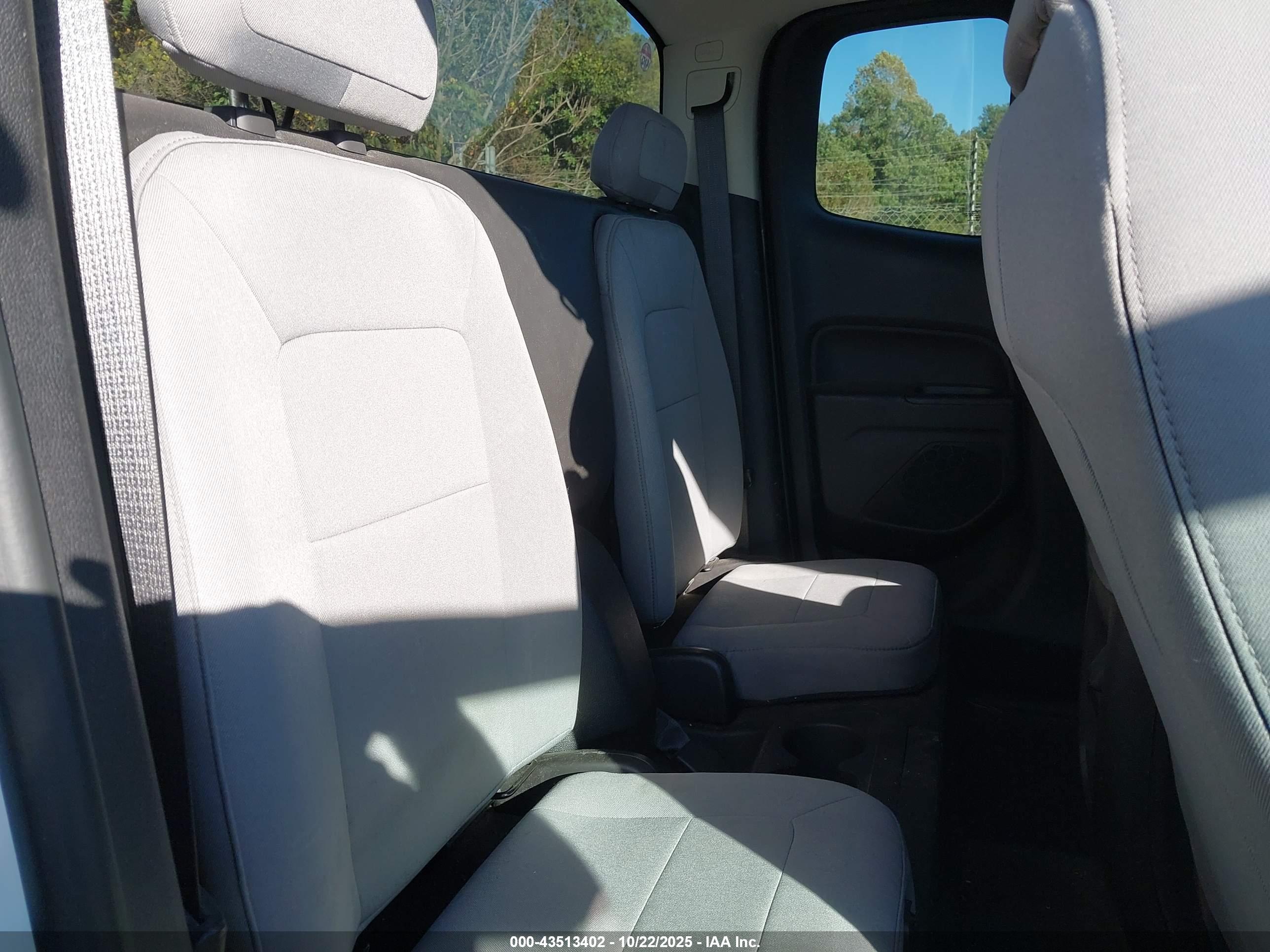 CHEVROLET COLORADO image 8