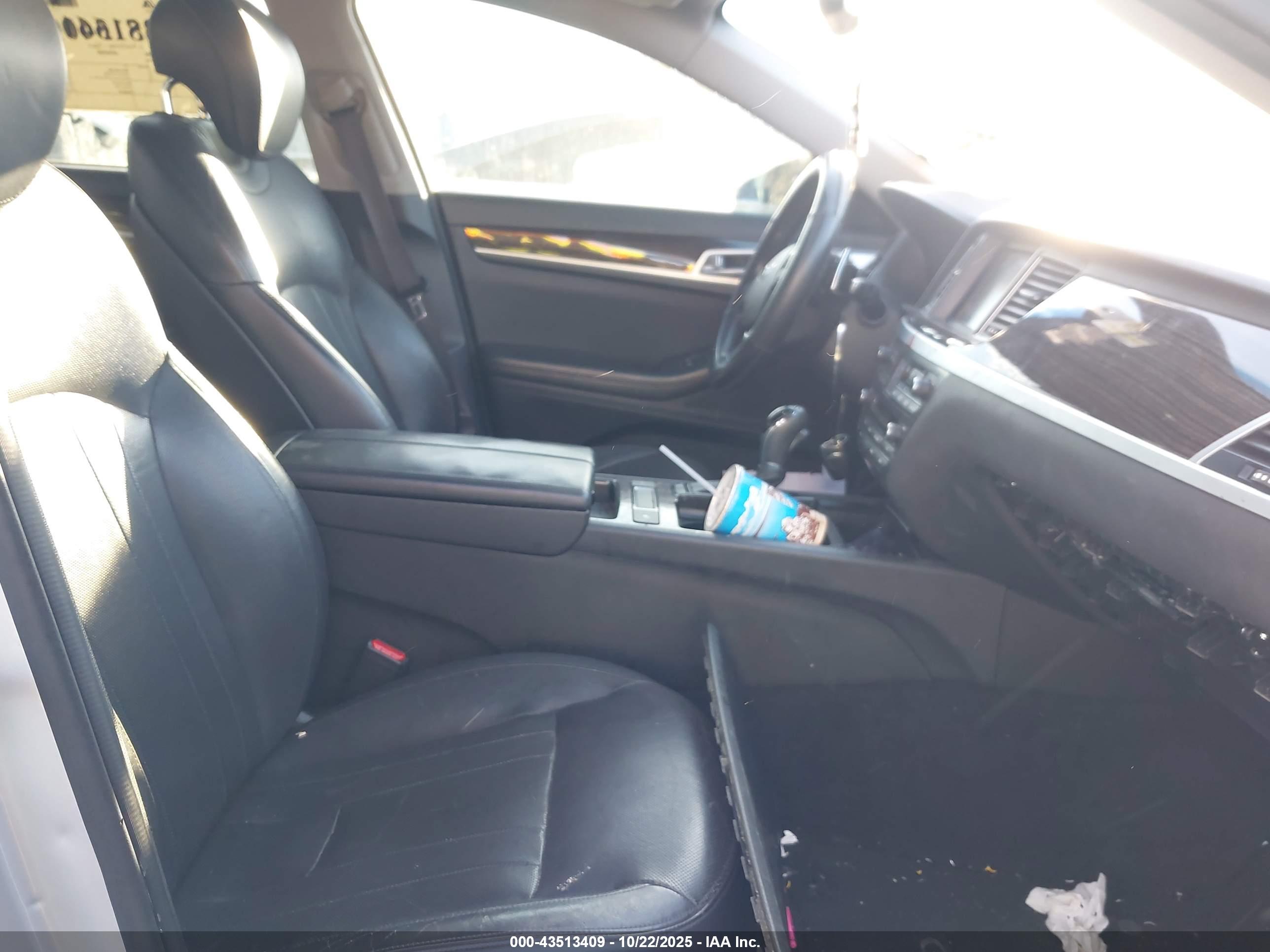 HYUNDAI GENESIS image 5
