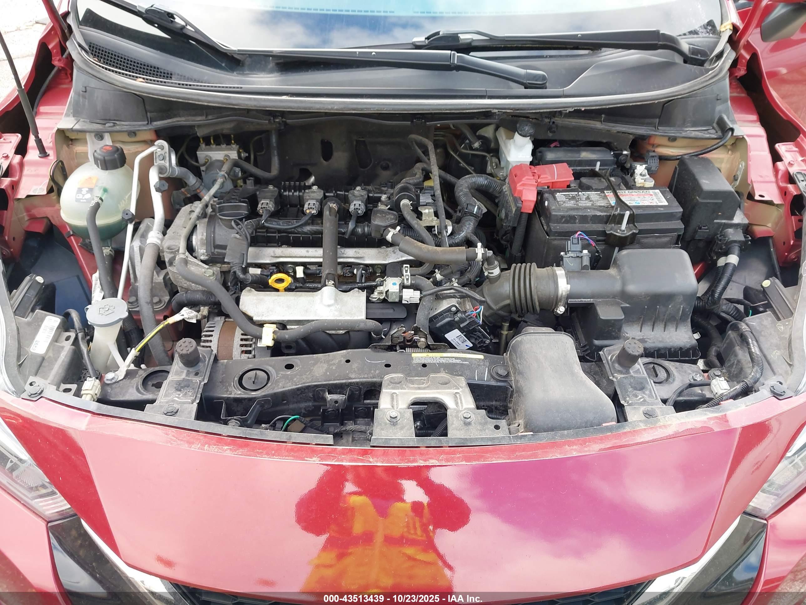 NISSAN VERSA image 10