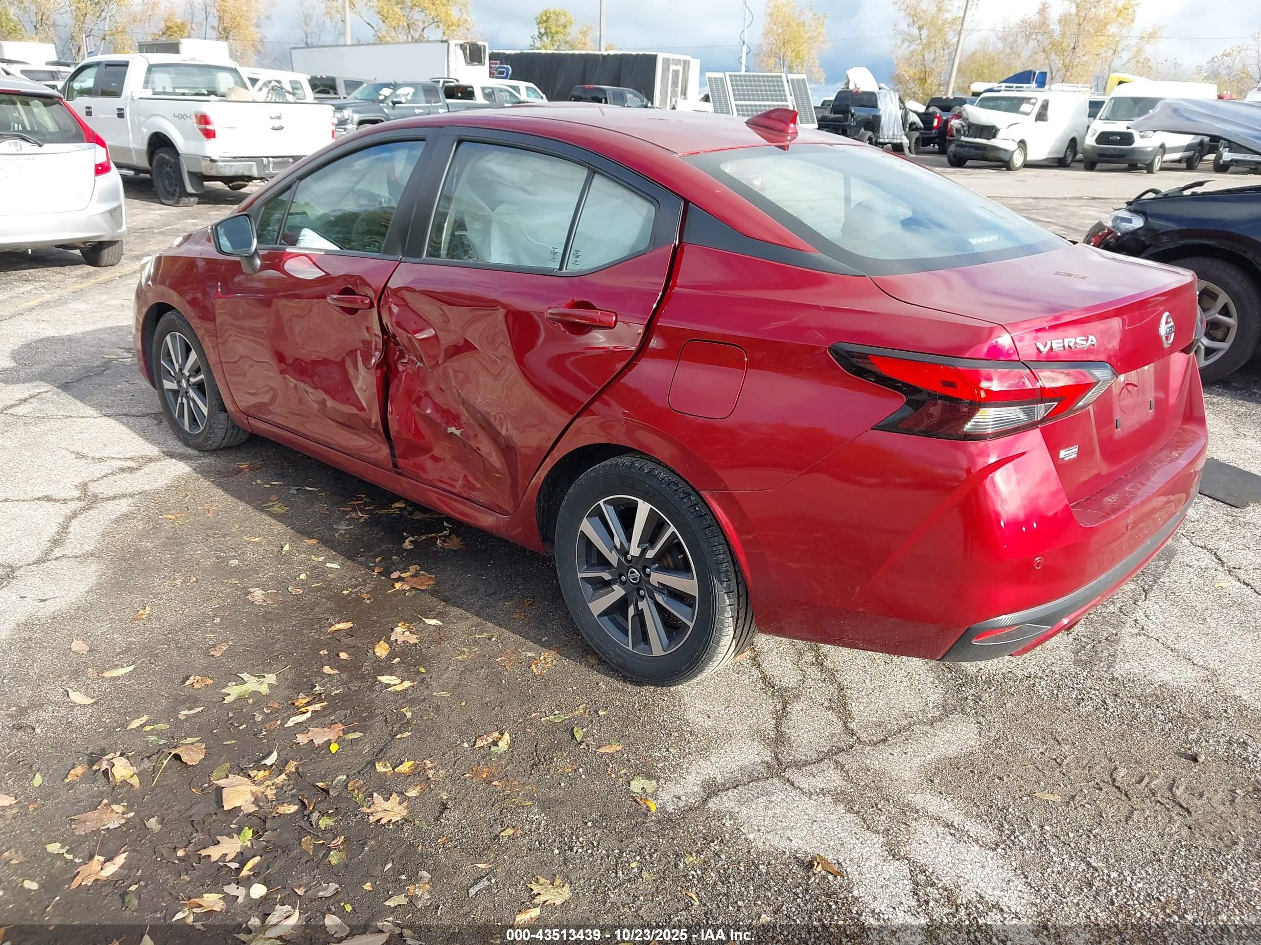 NISSAN VERSA image 3