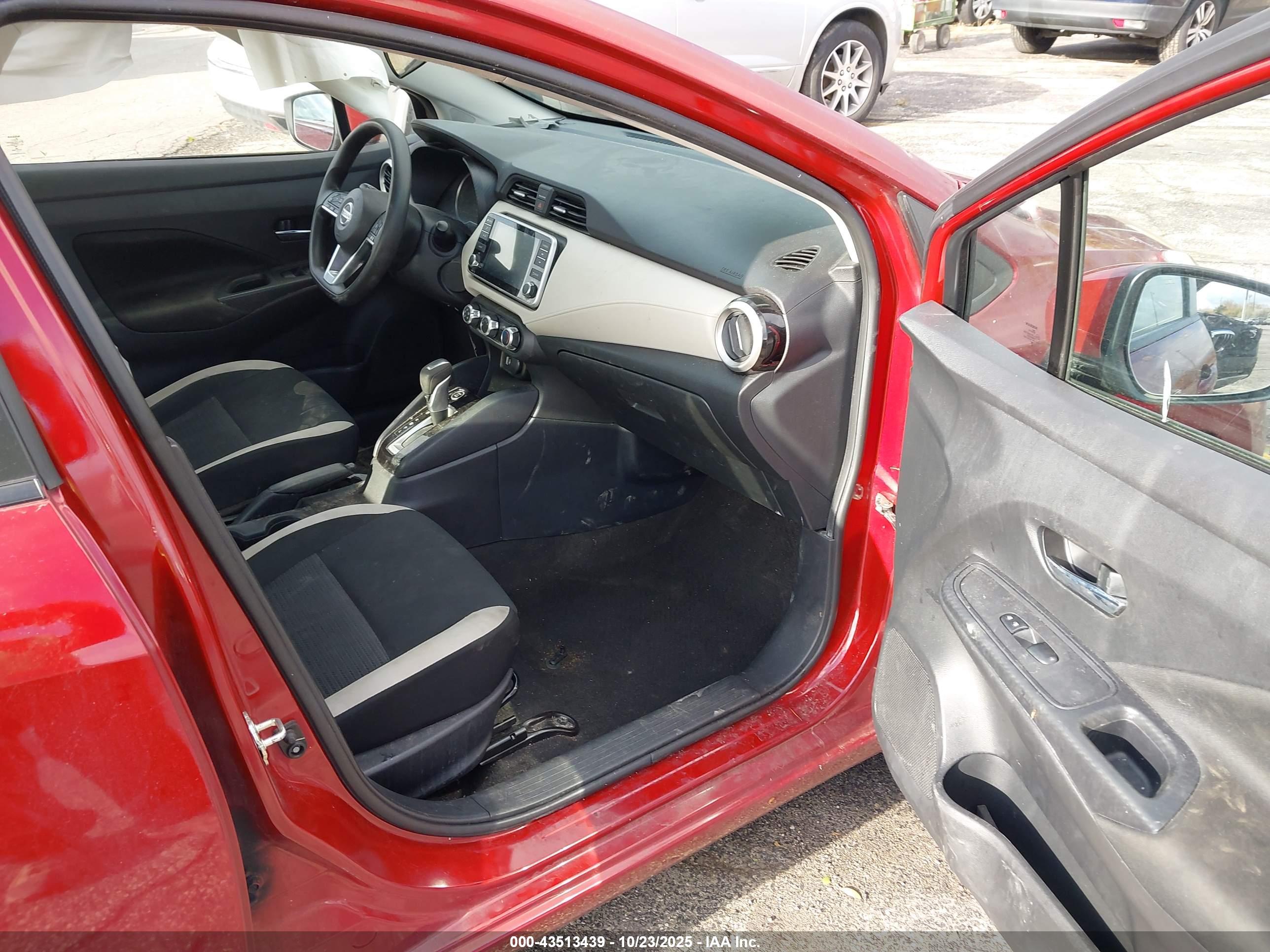 NISSAN VERSA image 5
