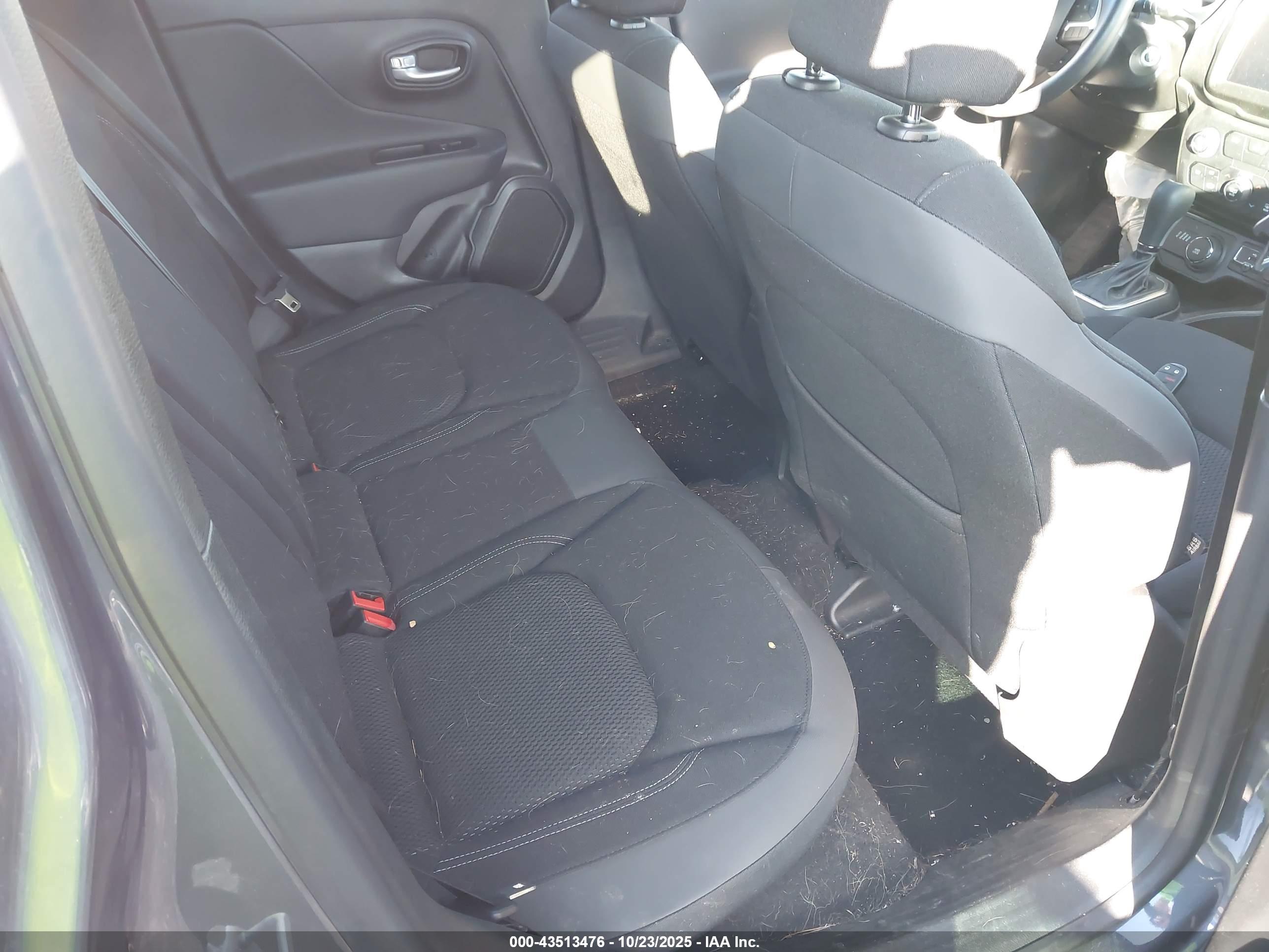 JEEP RENEGADE image 8