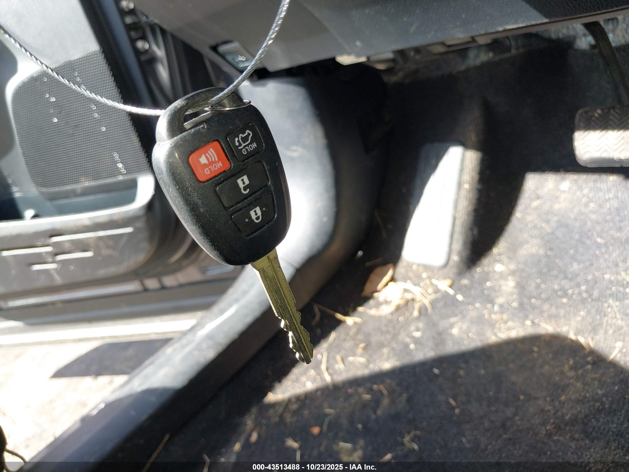 TOYOTA RAV4 image 11