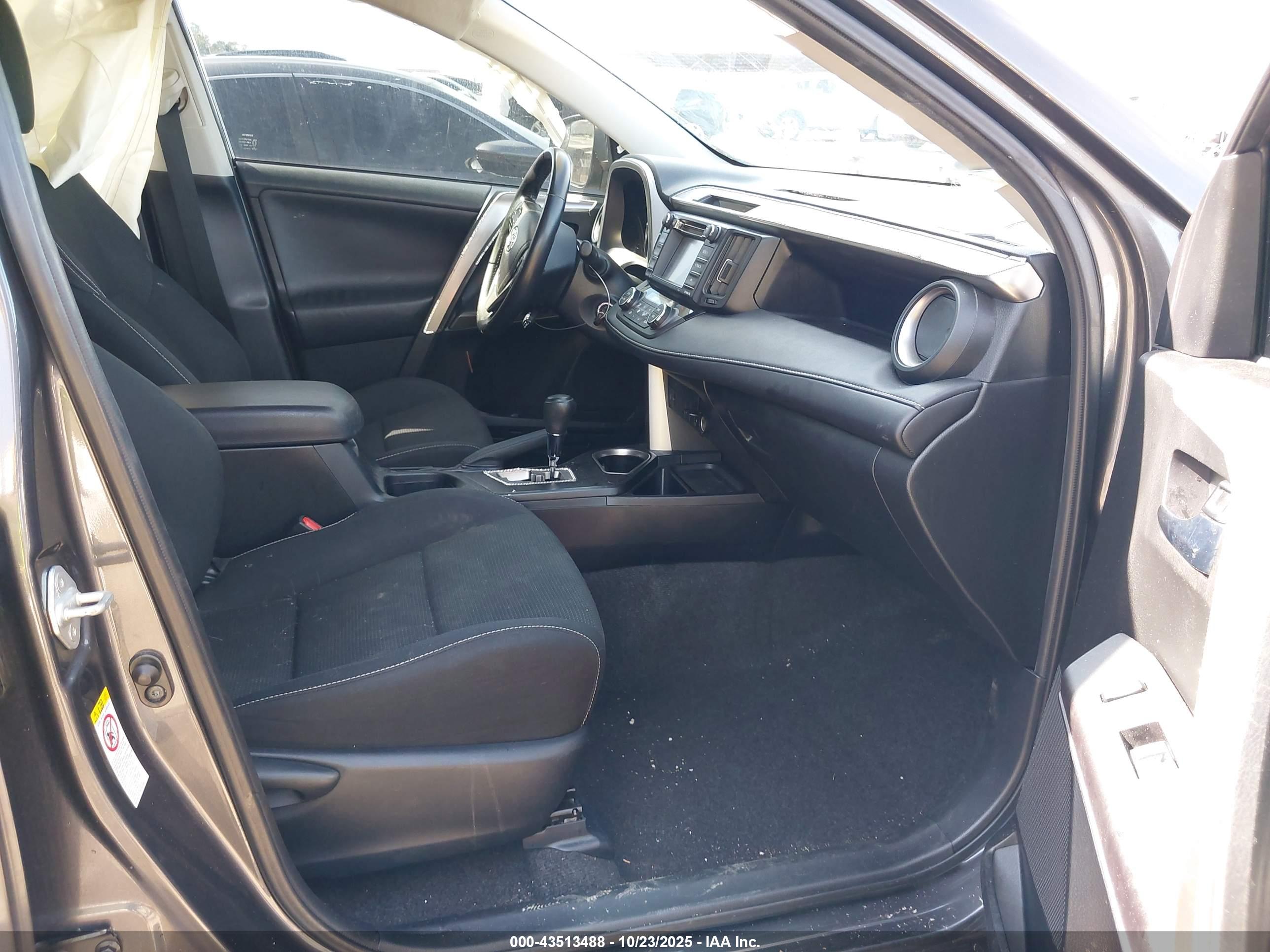 TOYOTA RAV4 image 5