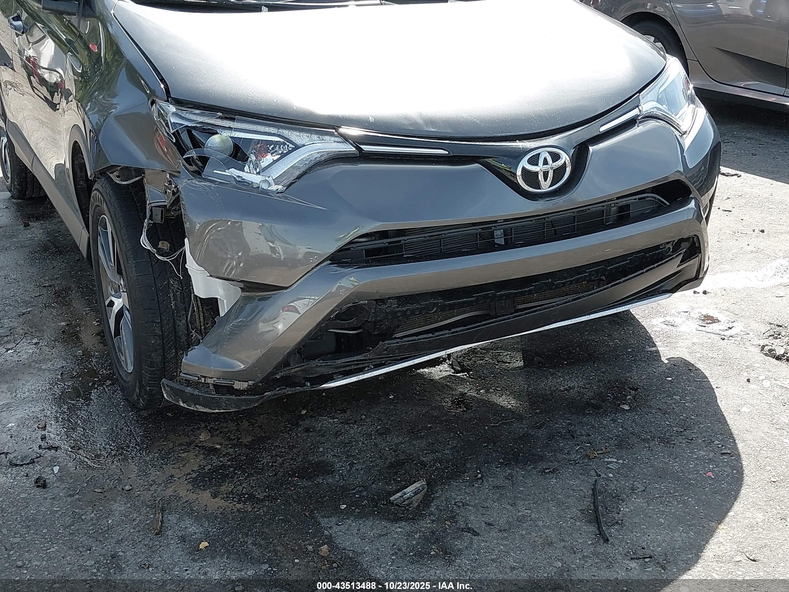 TOYOTA RAV4 image 6