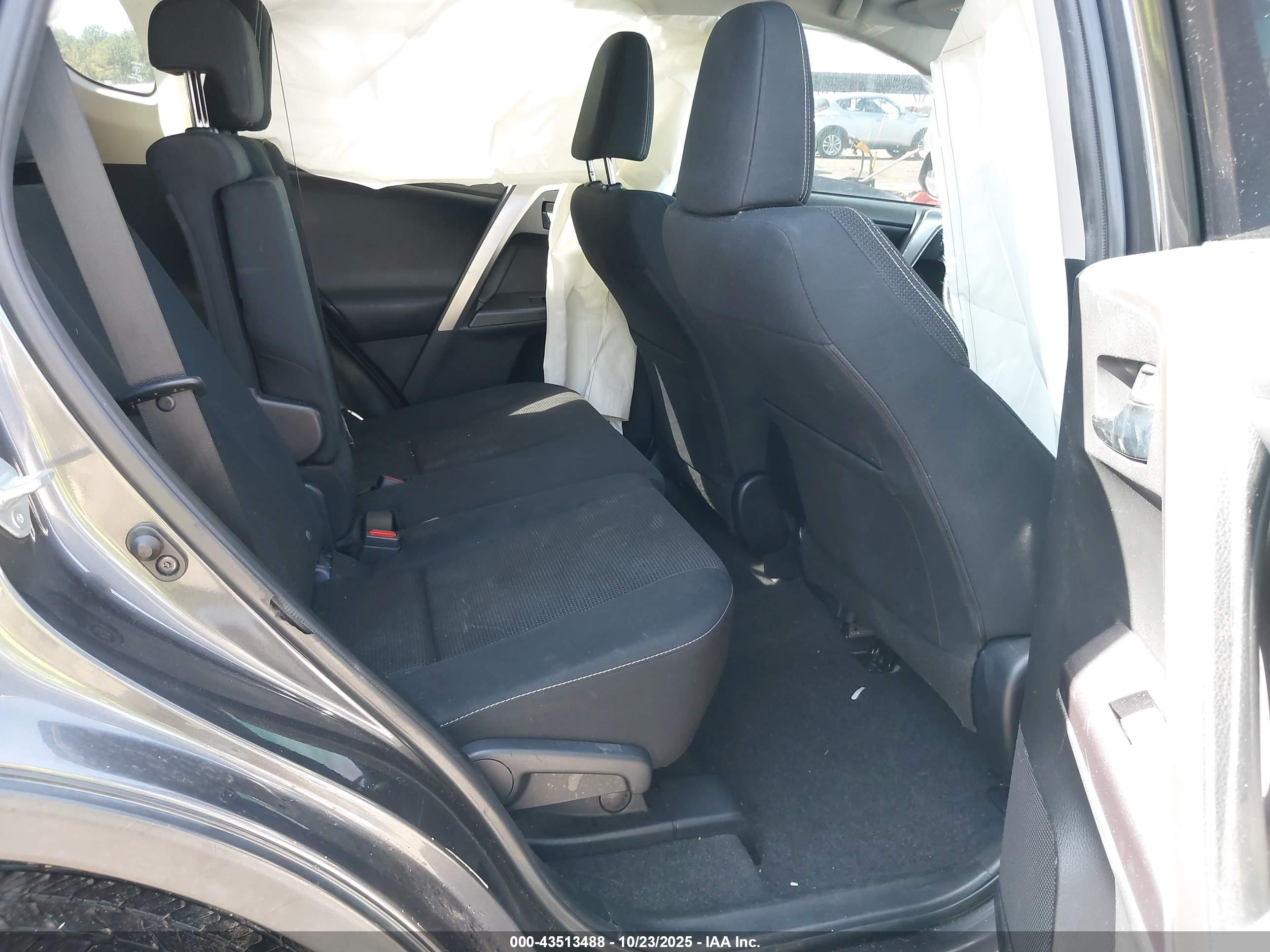 TOYOTA RAV4 image 8