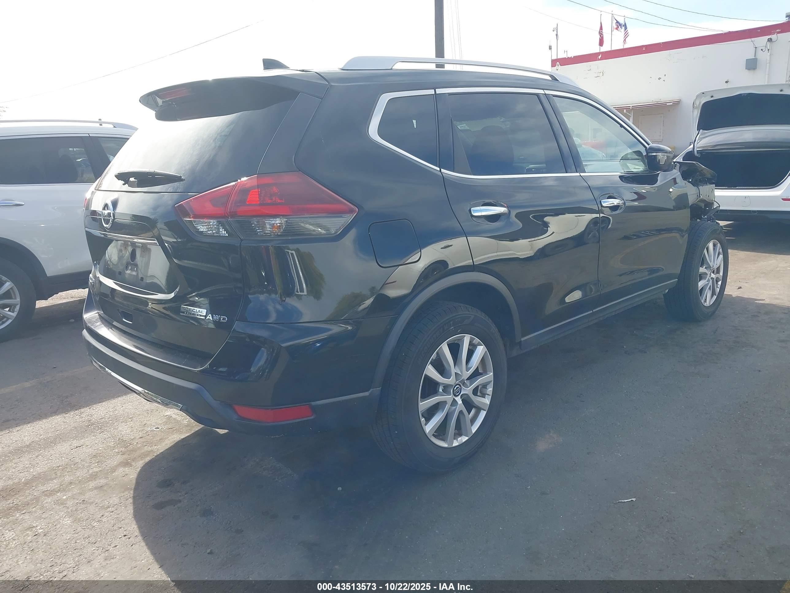 NISSAN ROGUE image 4