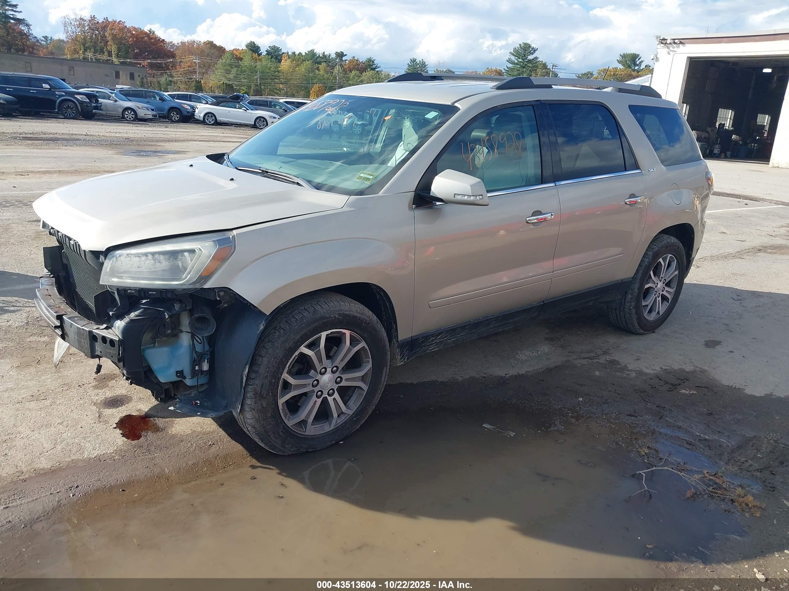 GMC ACADIA image 2