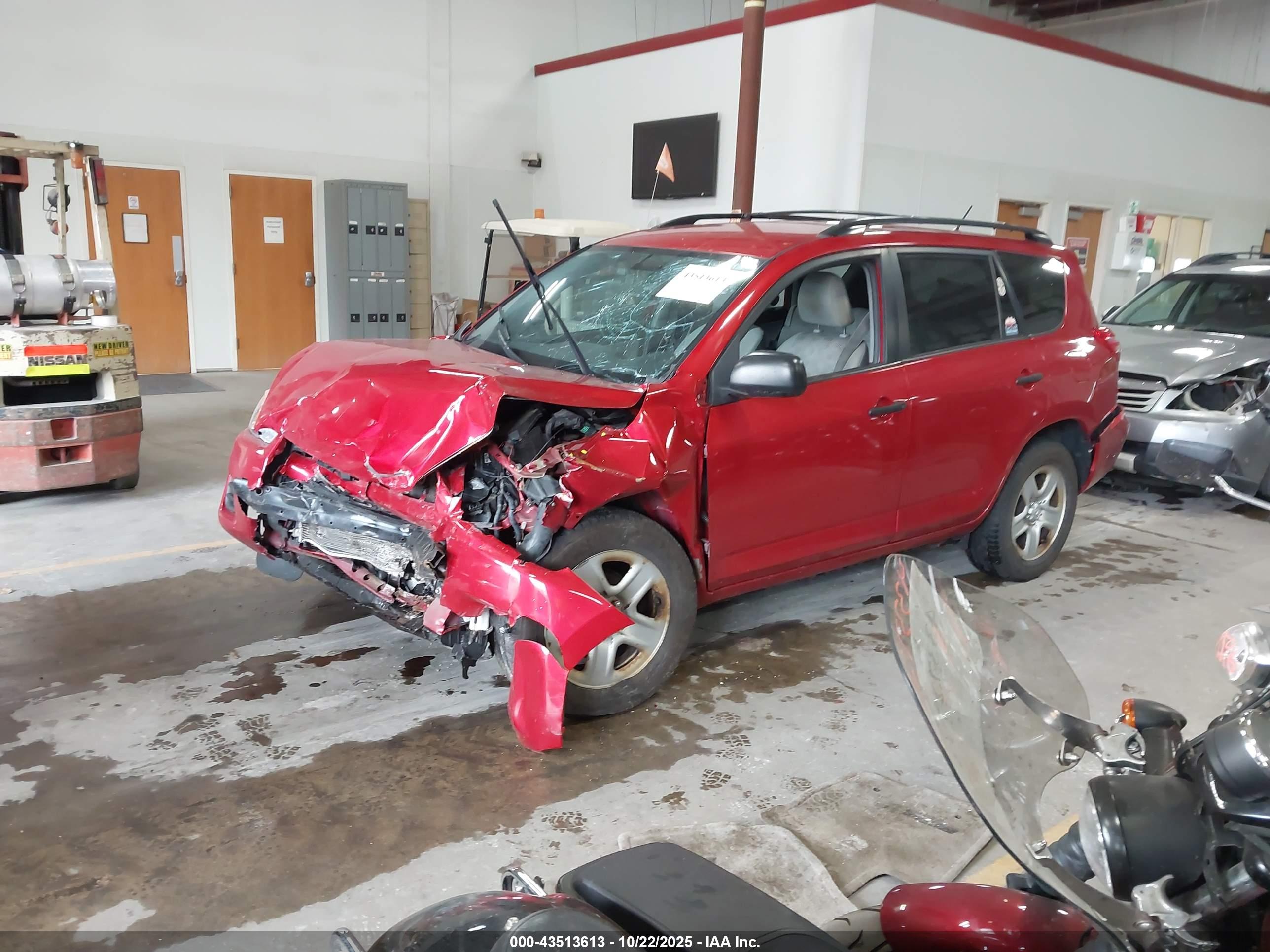 TOYOTA RAV4 image 2
