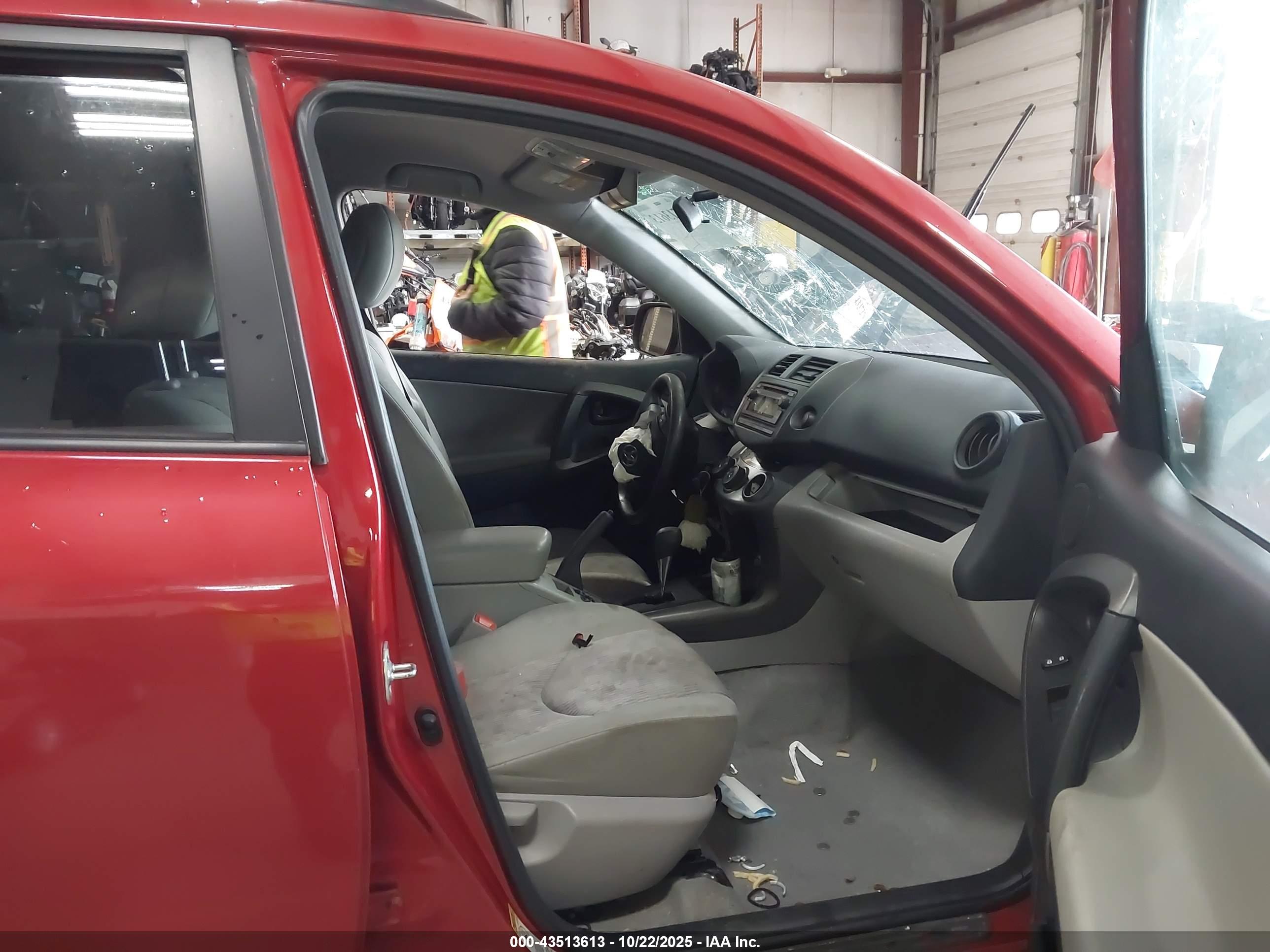 TOYOTA RAV4 image 5