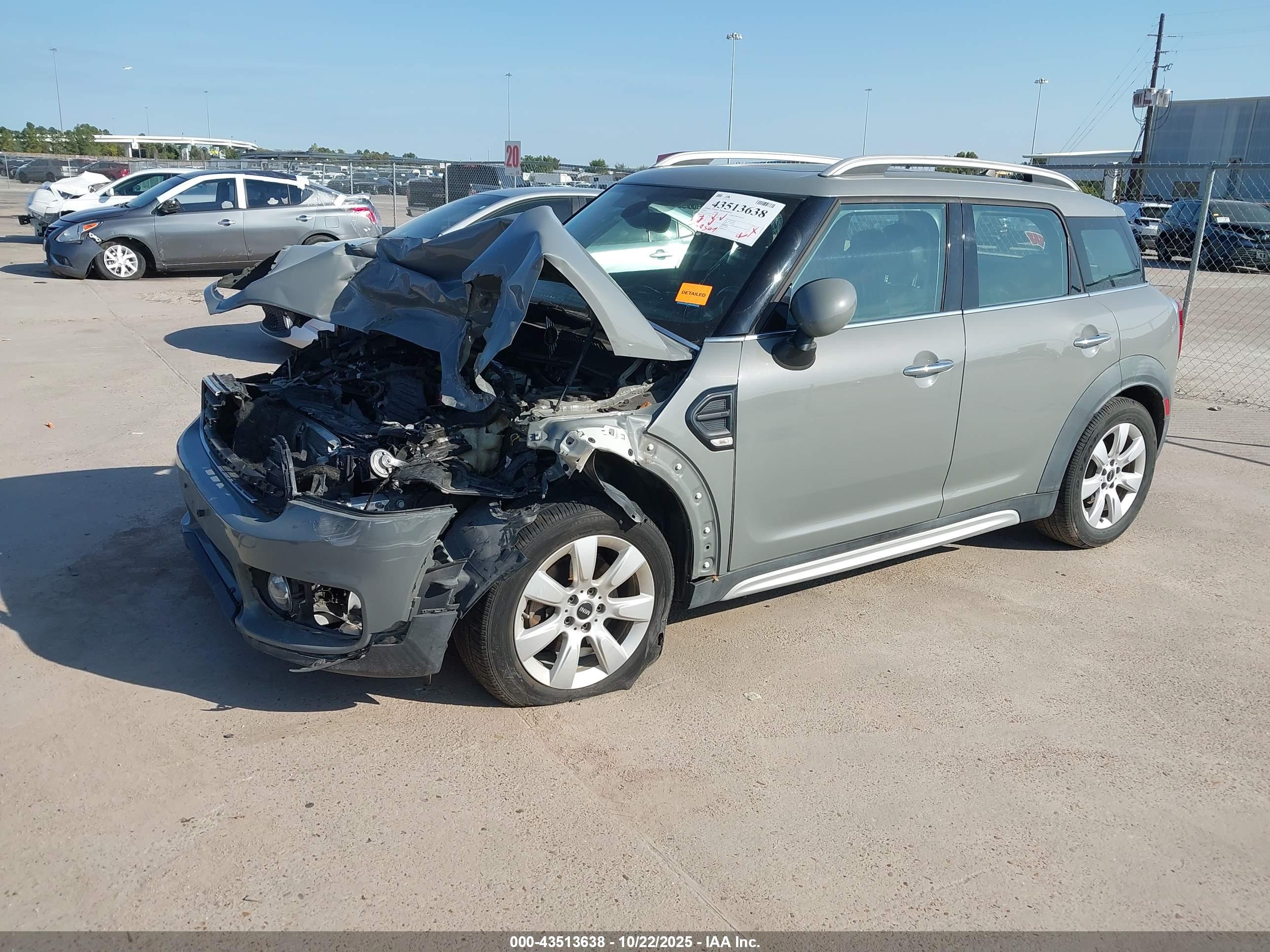 MINI COUNTRYMAN image 2