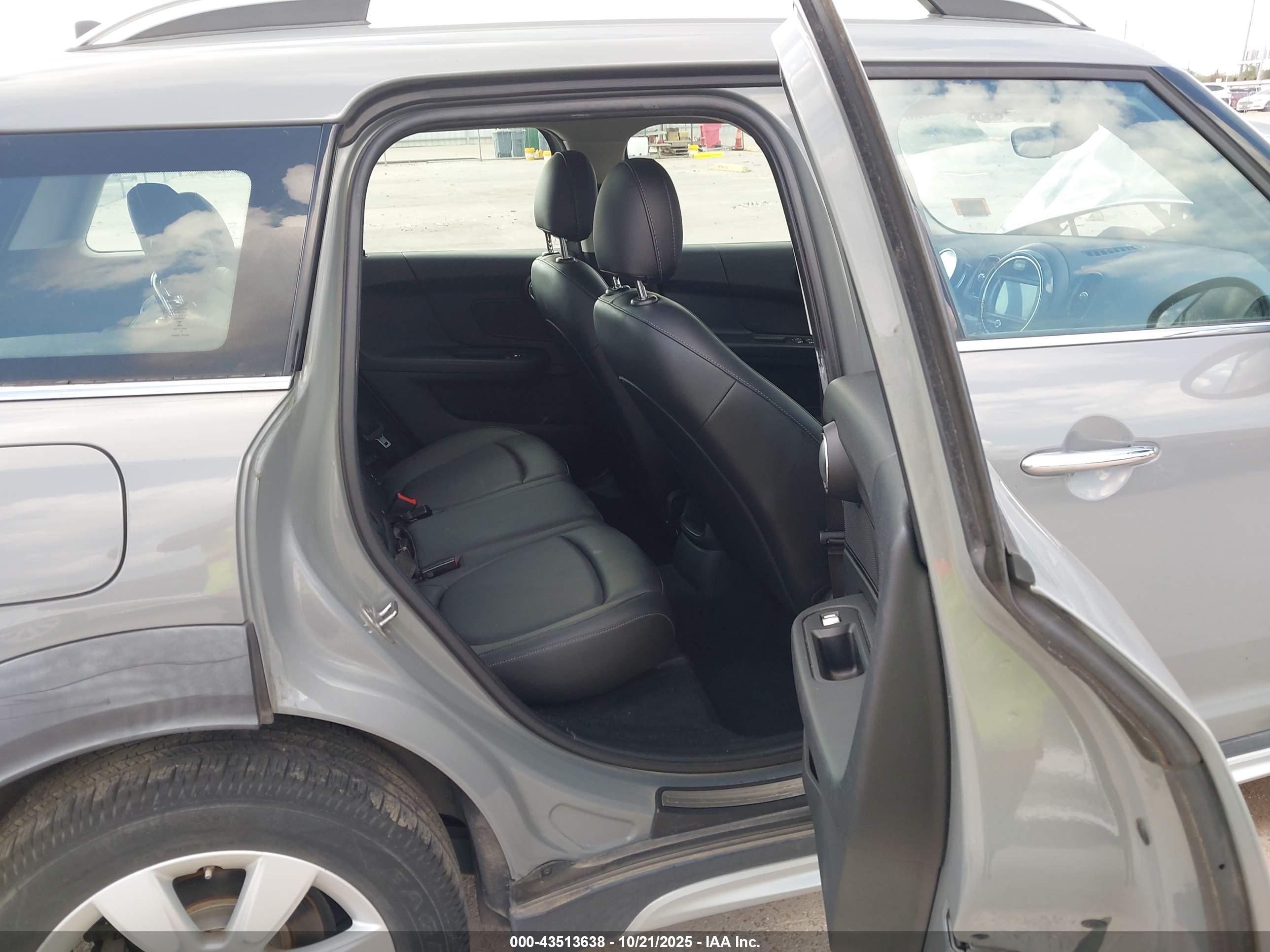 MINI COUNTRYMAN image 8