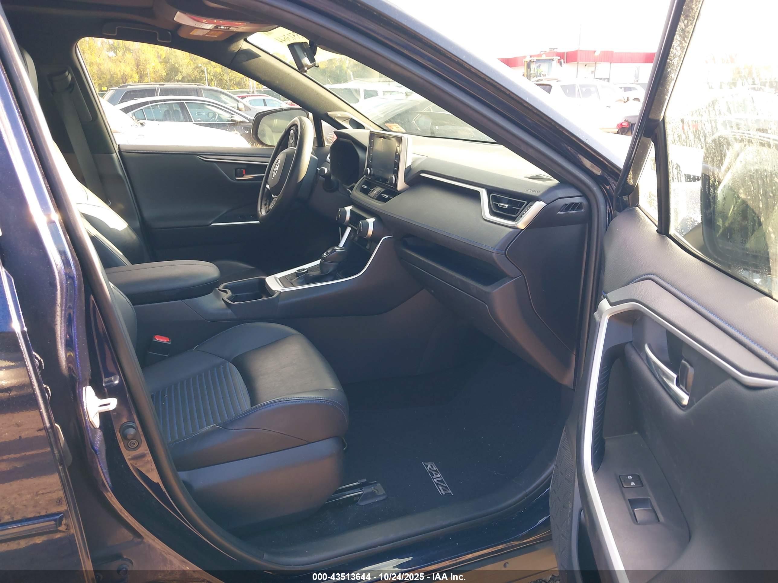 TOYOTA RAV4 image 5