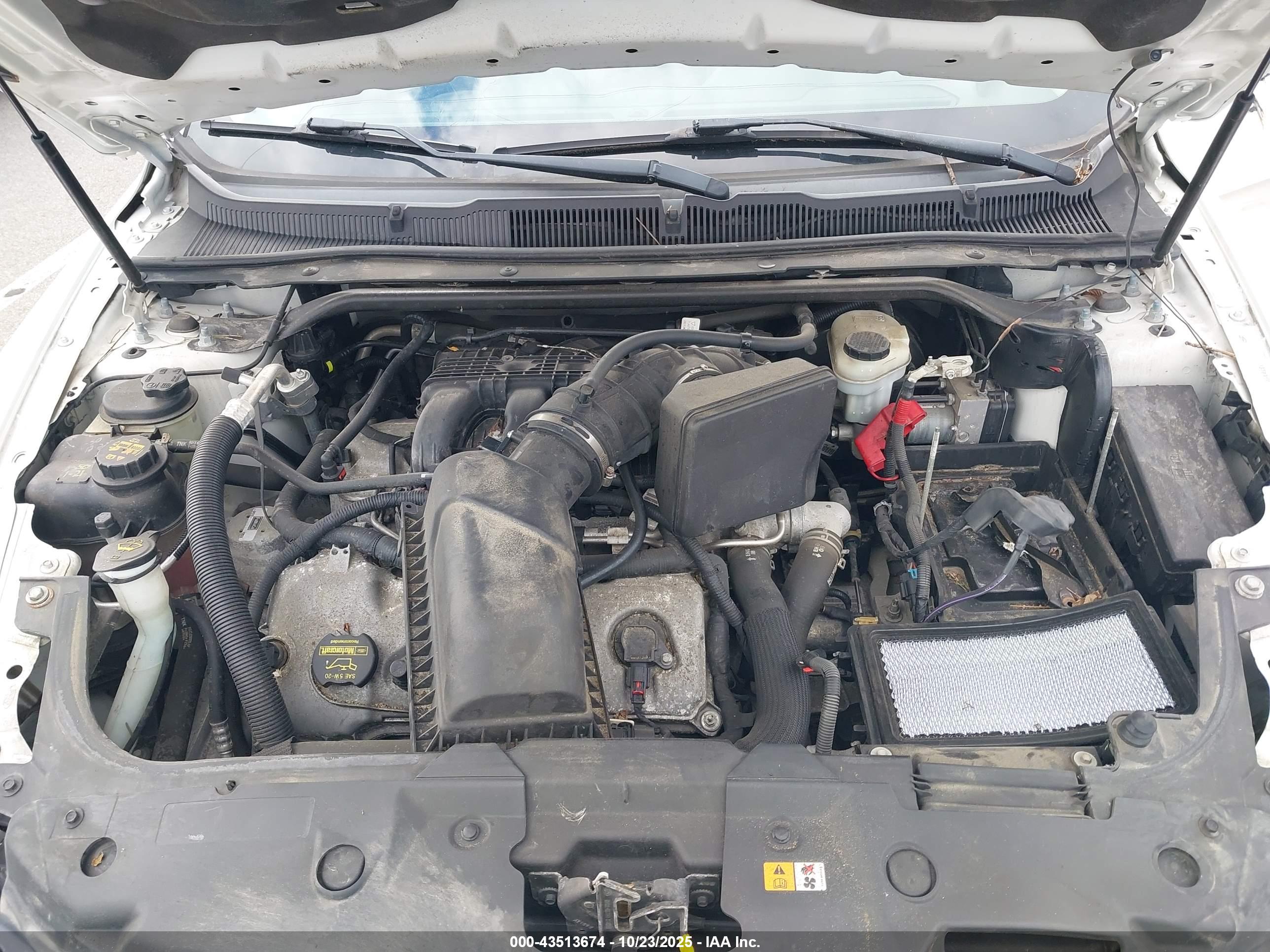 FORD TAURUS image 10