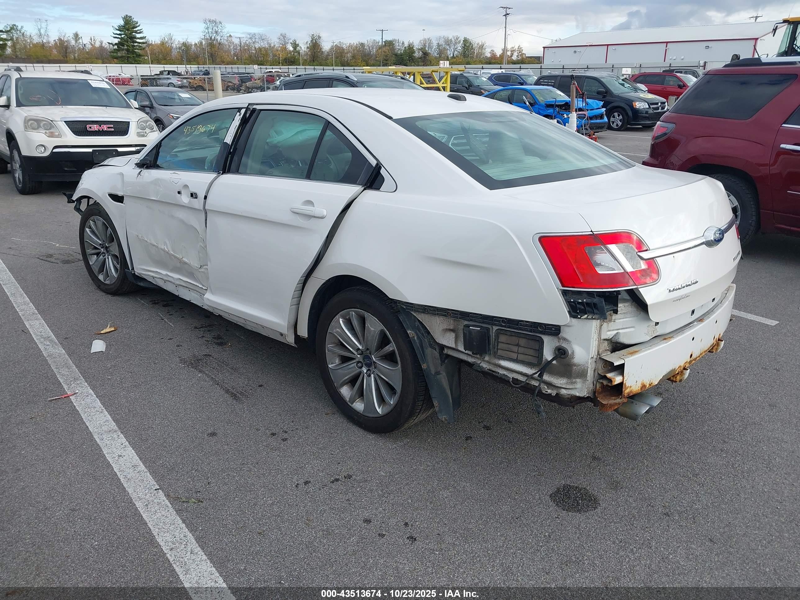 FORD TAURUS image 3