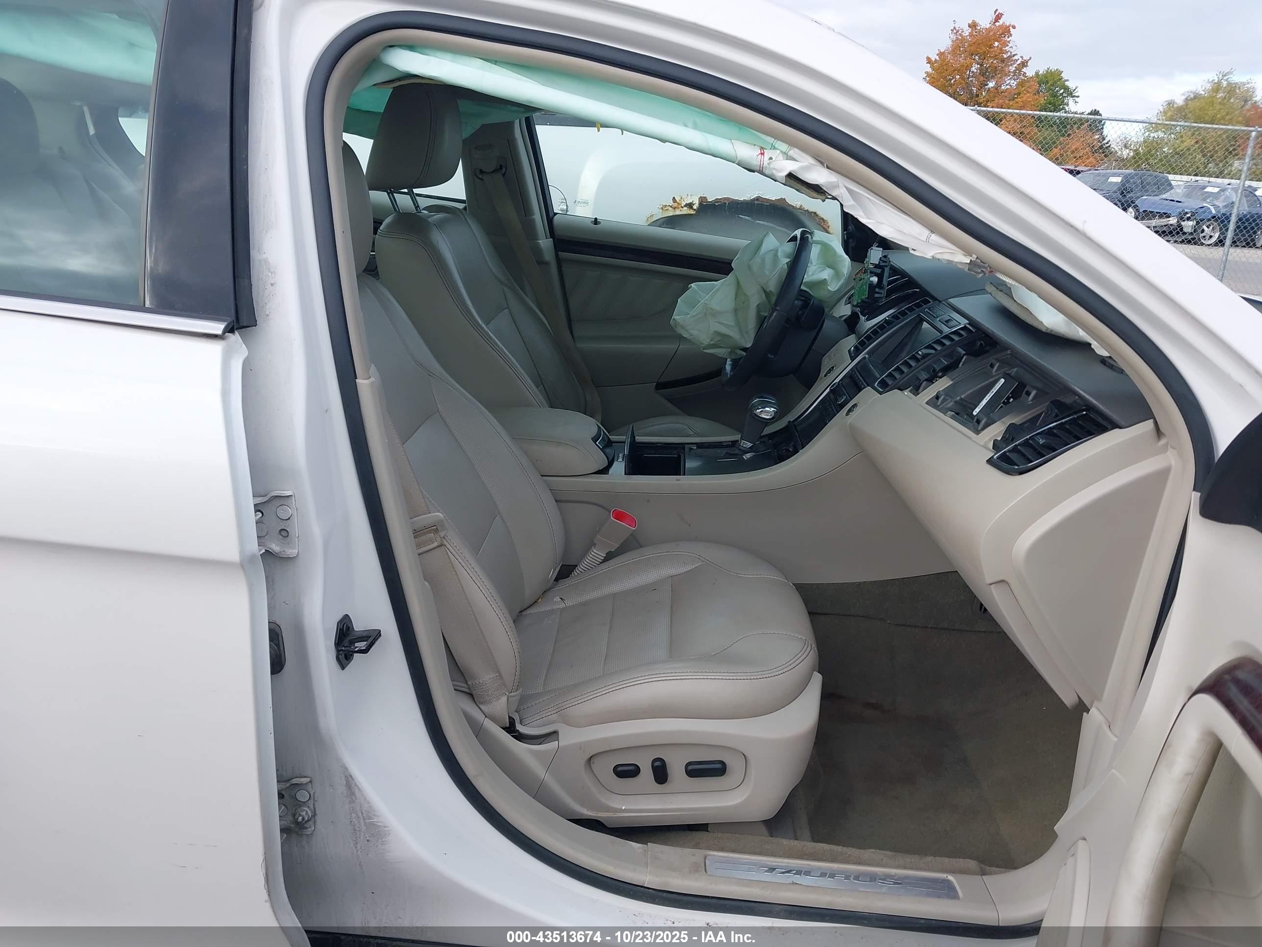 FORD TAURUS image 5