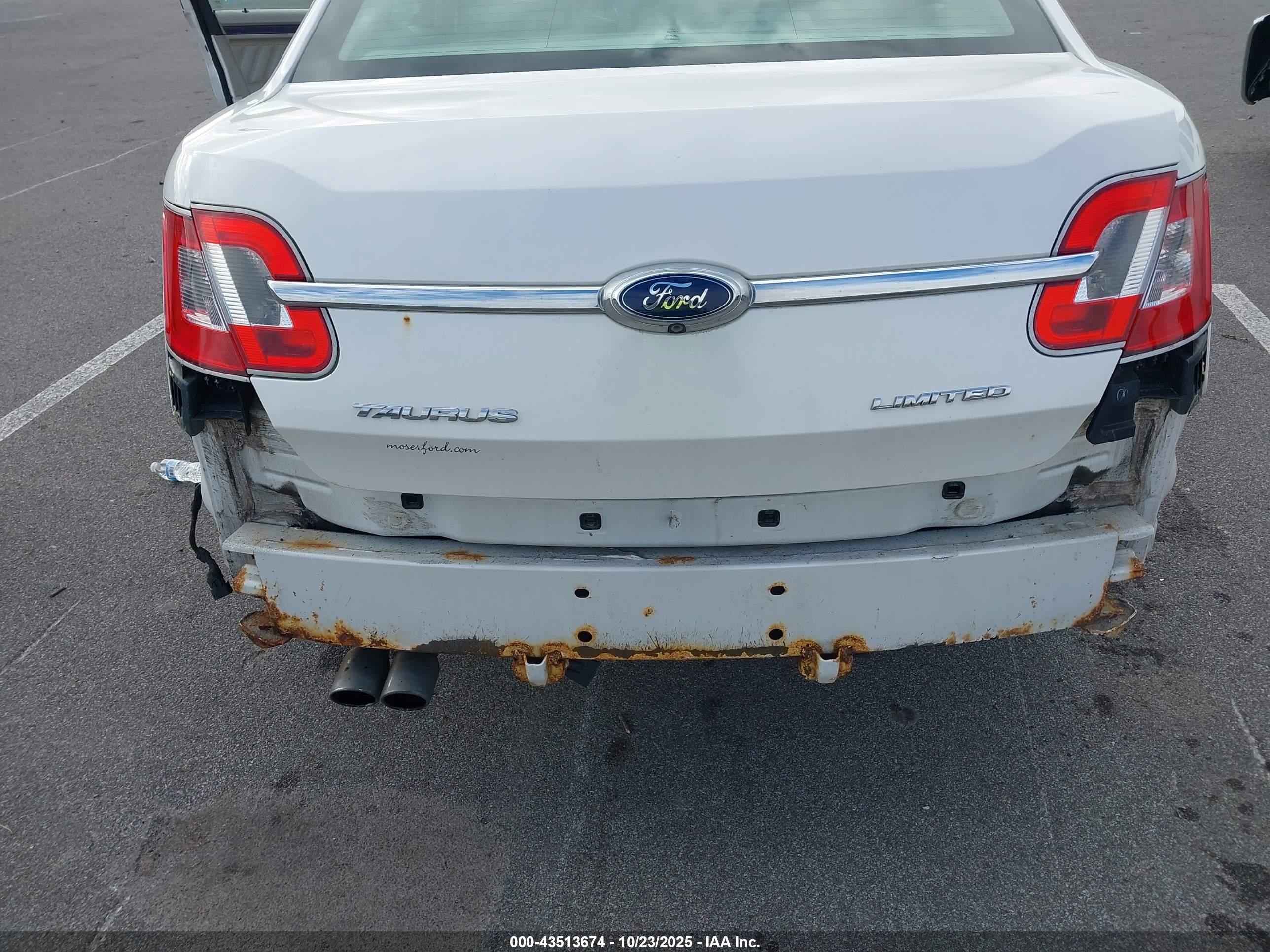 FORD TAURUS image 6