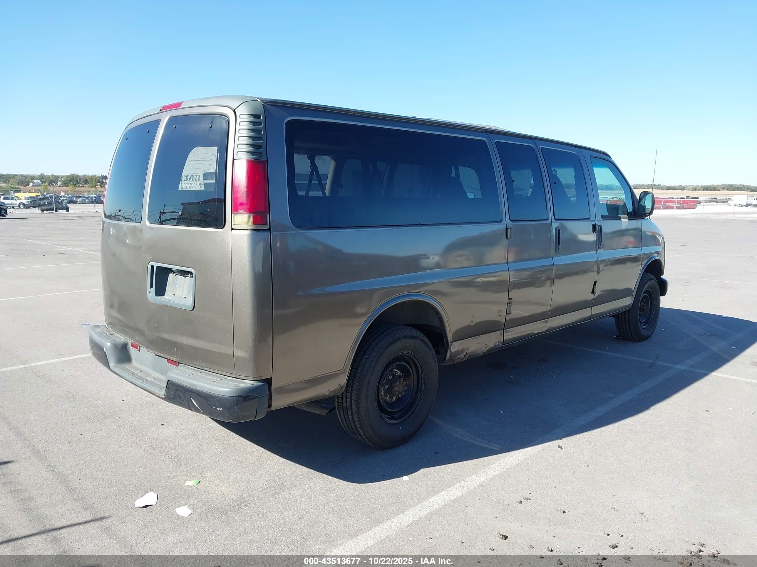 CHEVROLET EXPRESS image 4