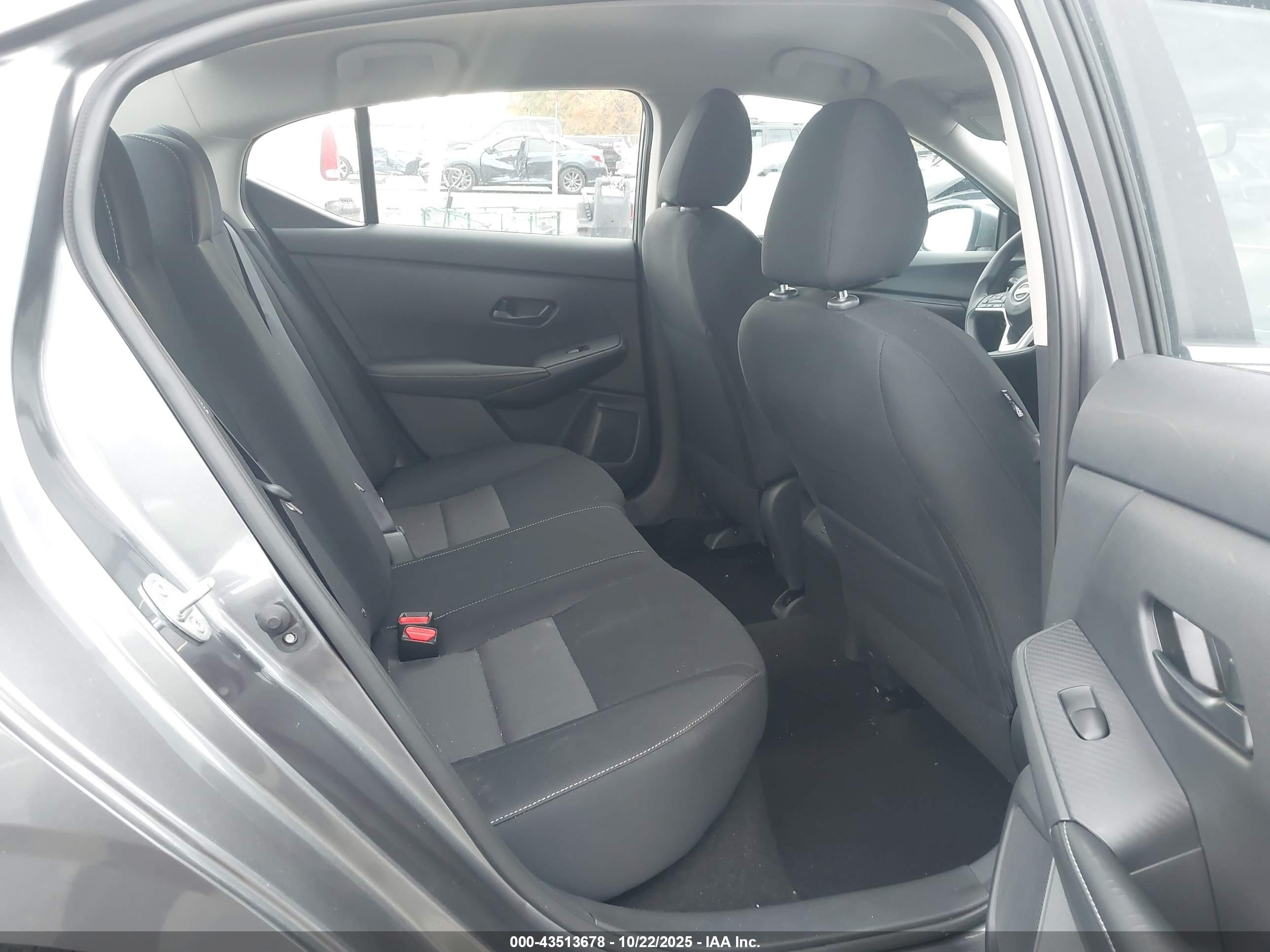 NISSAN SENTRA image 8