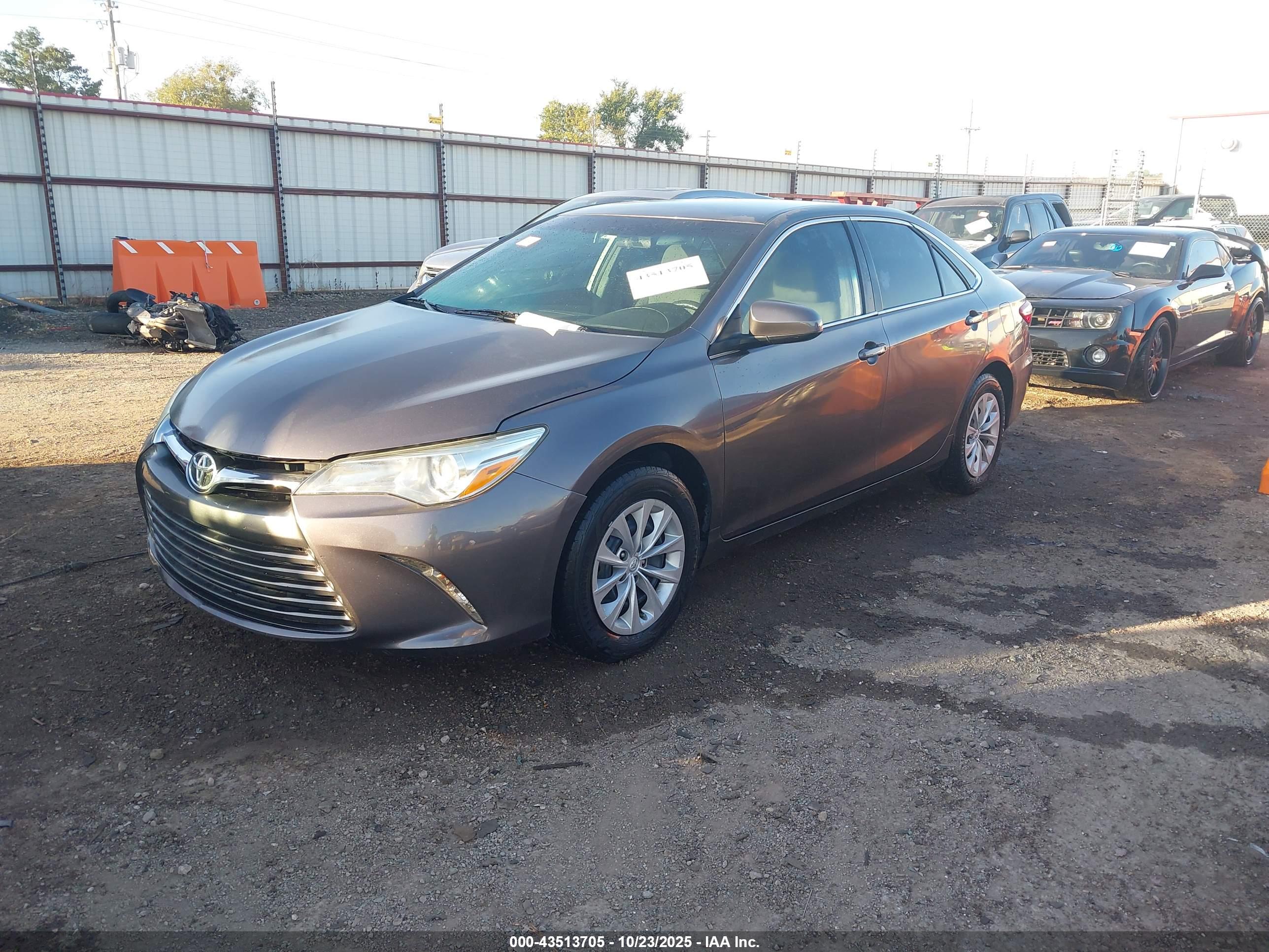TOYOTA CAMRY image 2