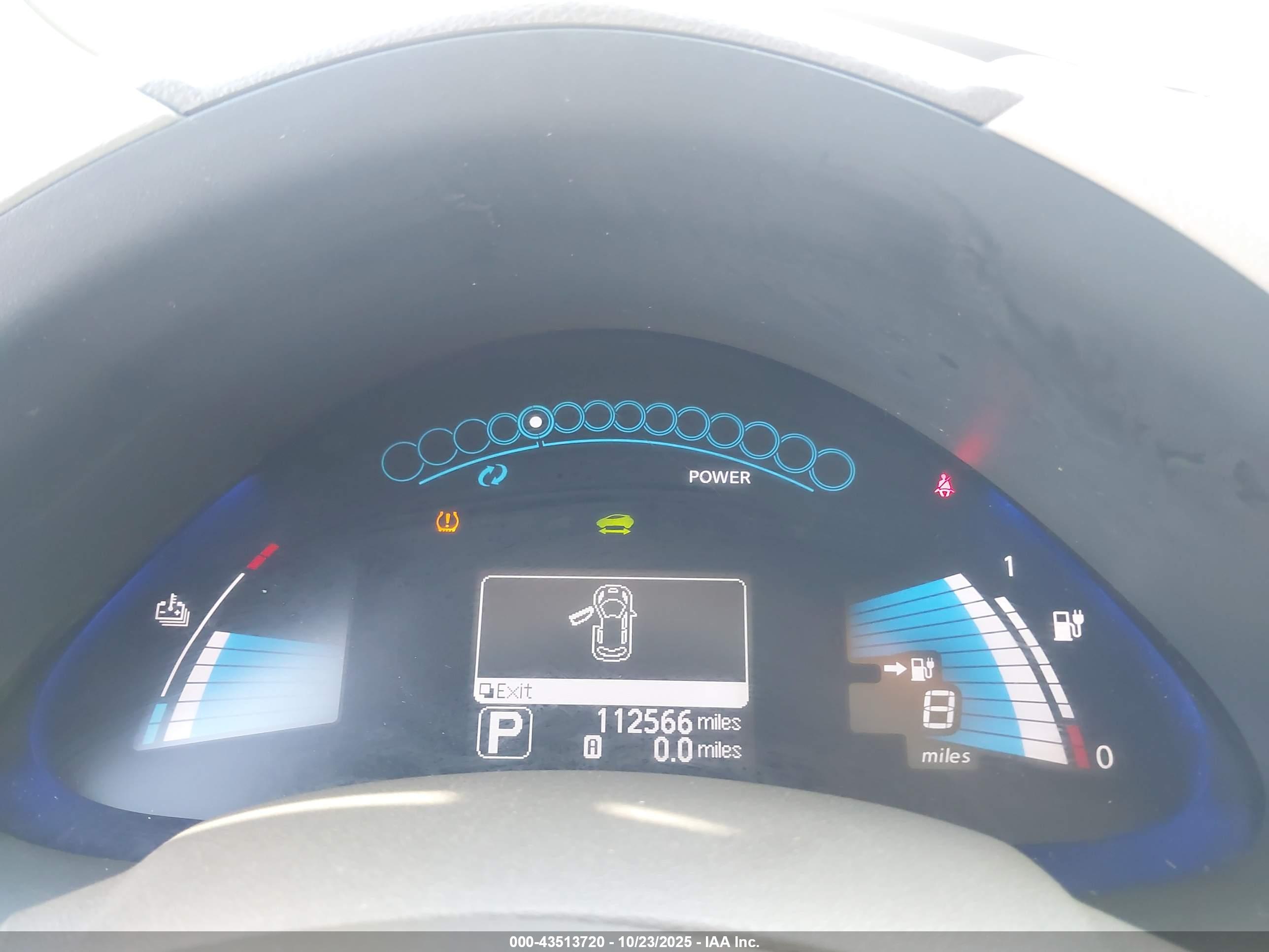 NISSAN LEAF image 7
