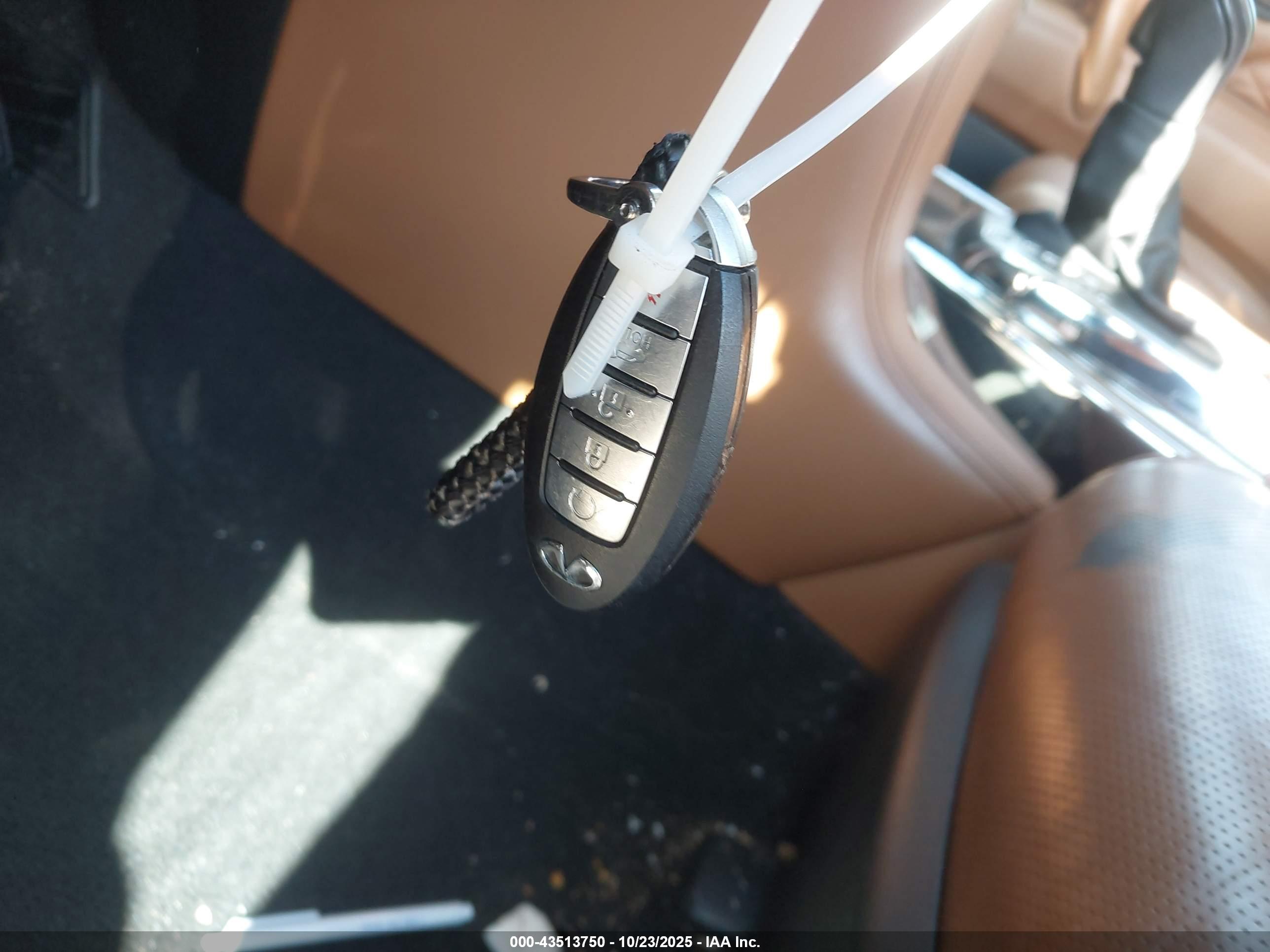 INFINITI QX80 image 11