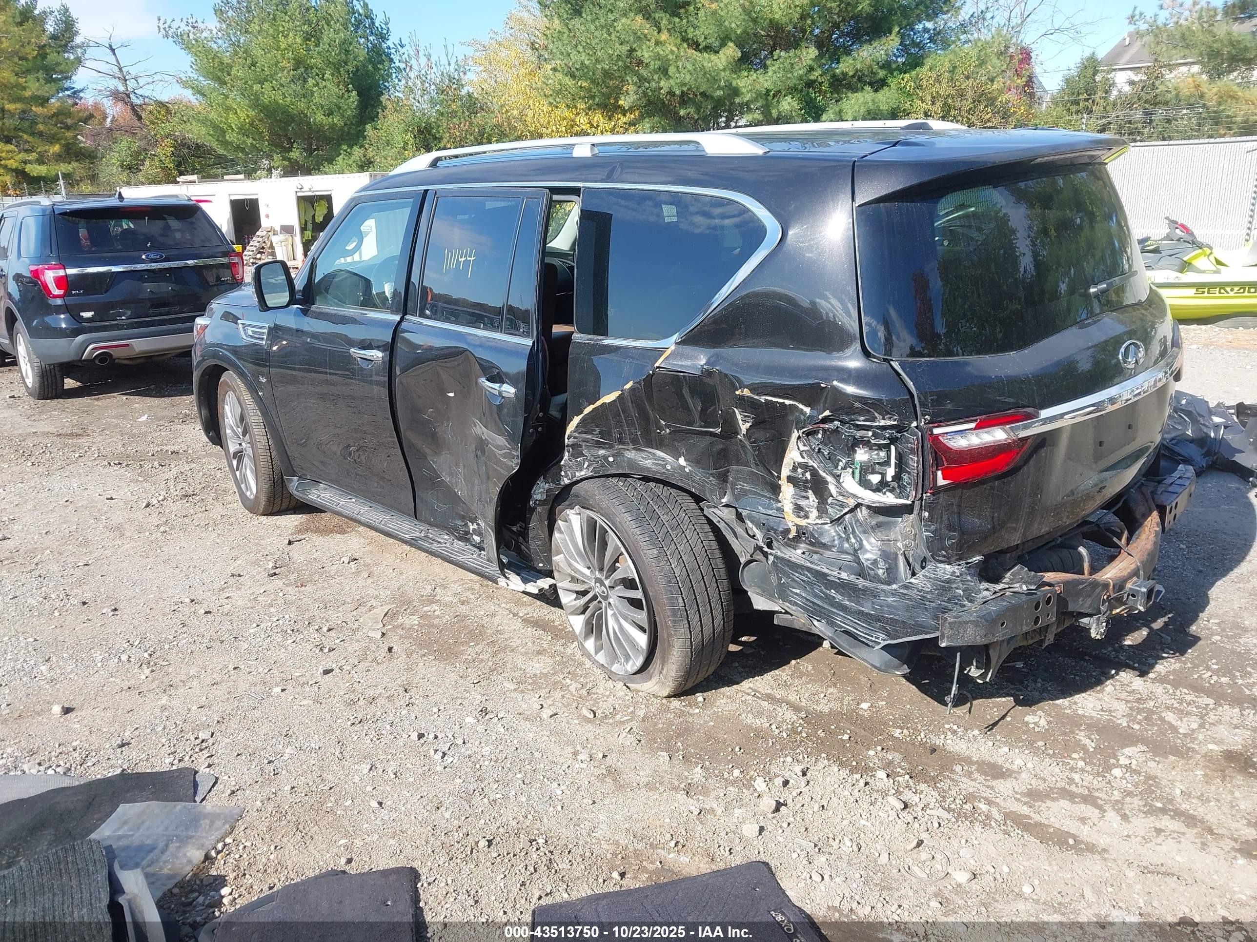 INFINITI QX80 image 3