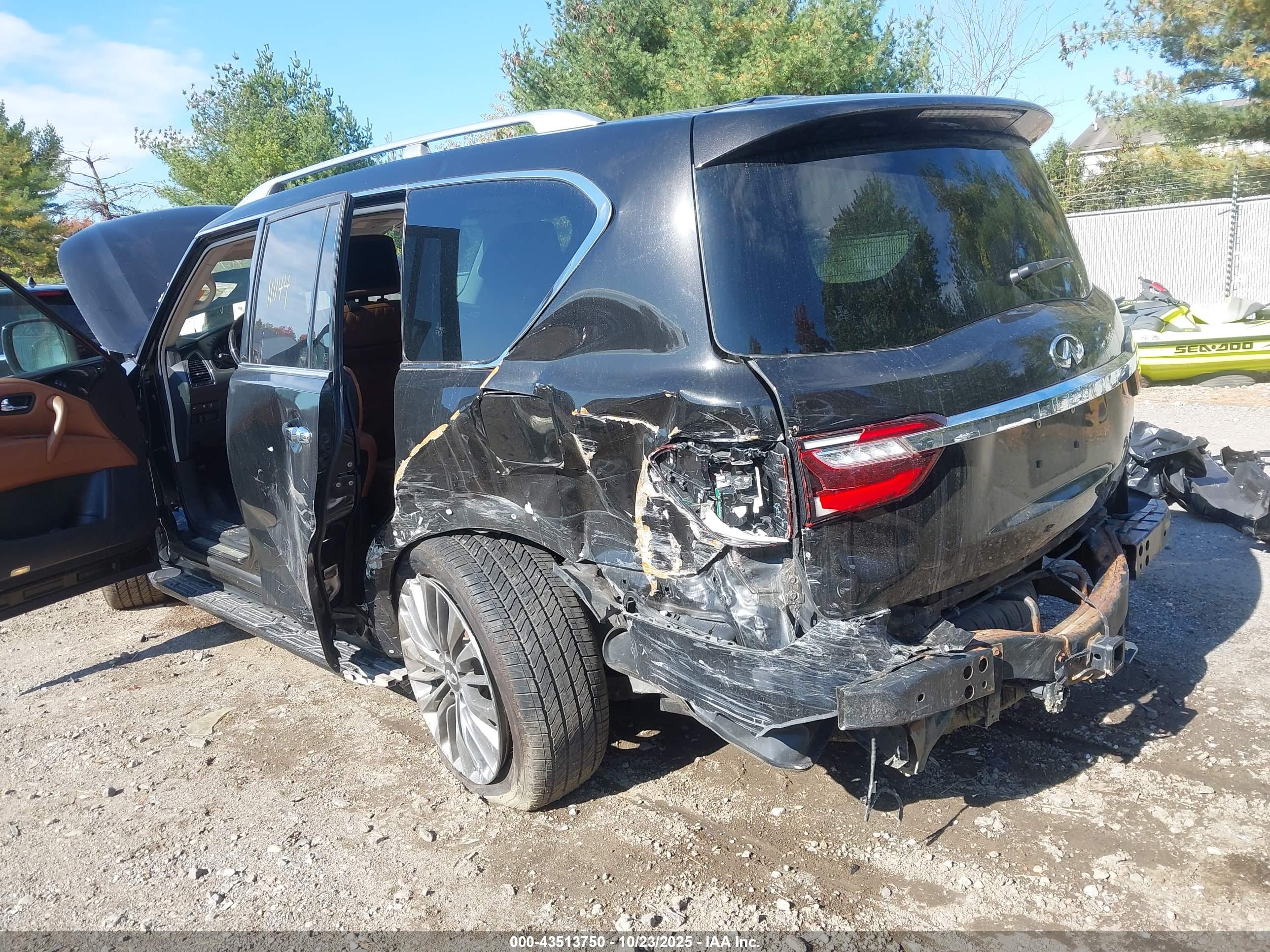 INFINITI QX80 image 6