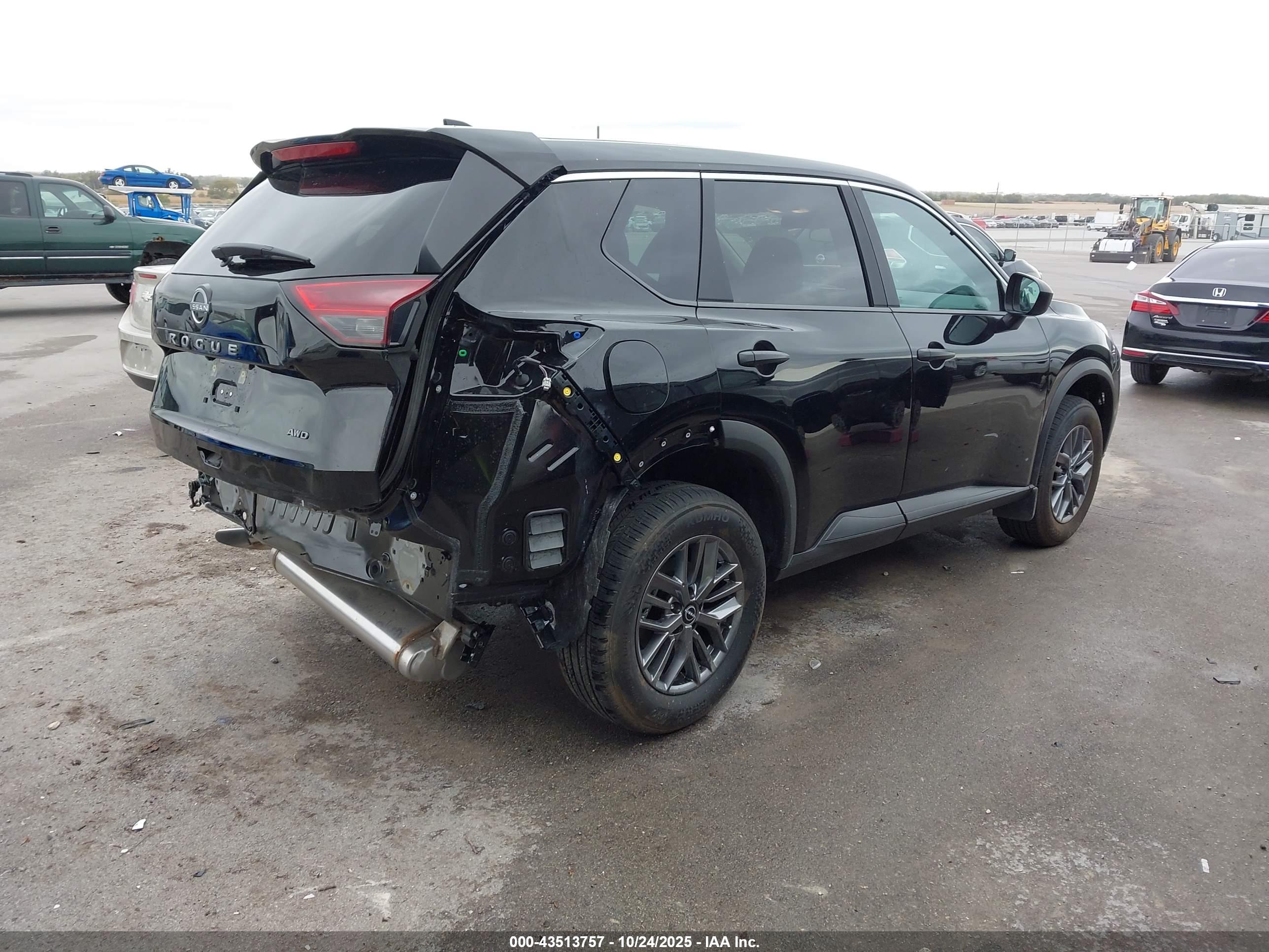 NISSAN ROGUE image 4
