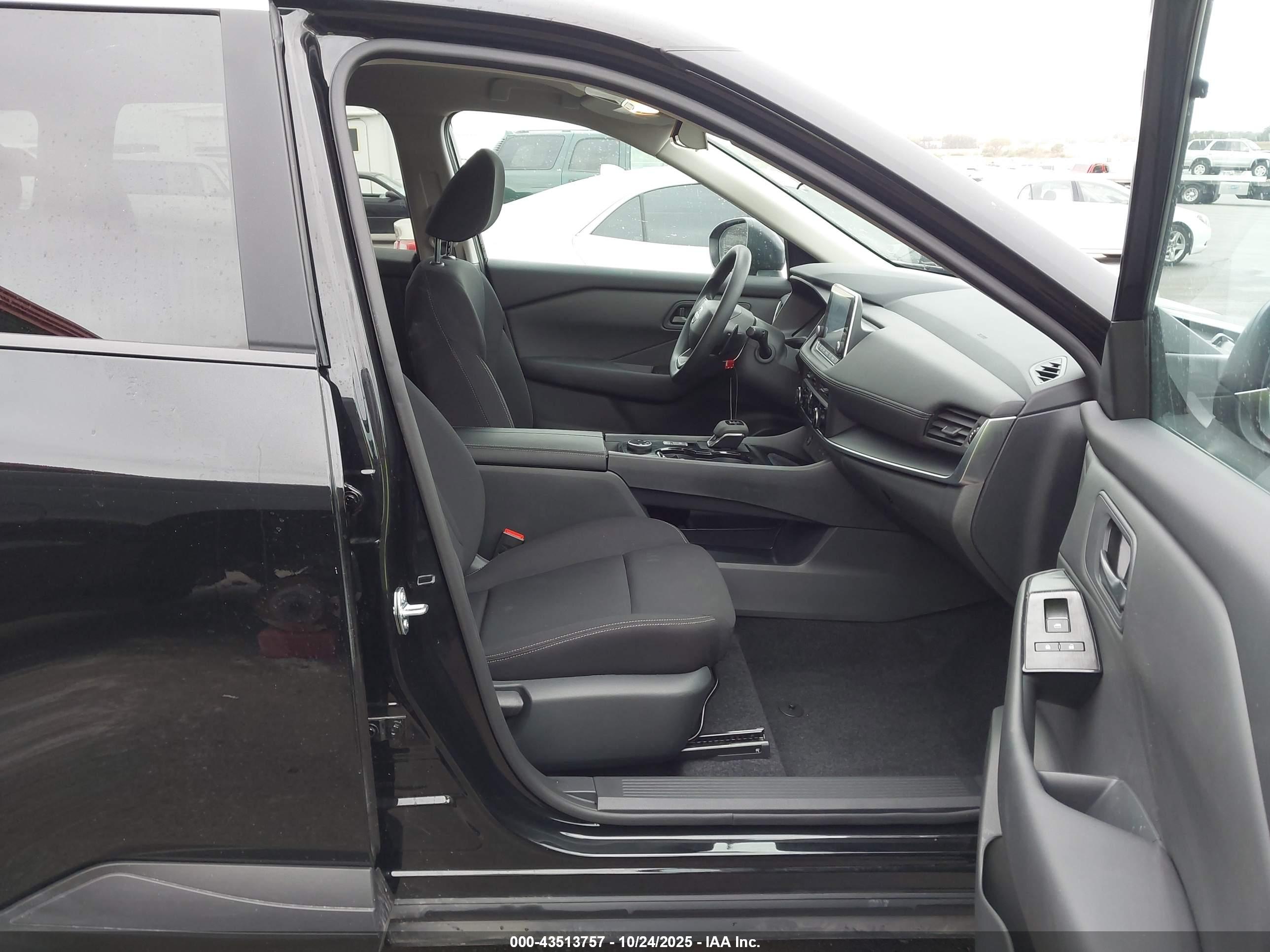 NISSAN ROGUE image 5