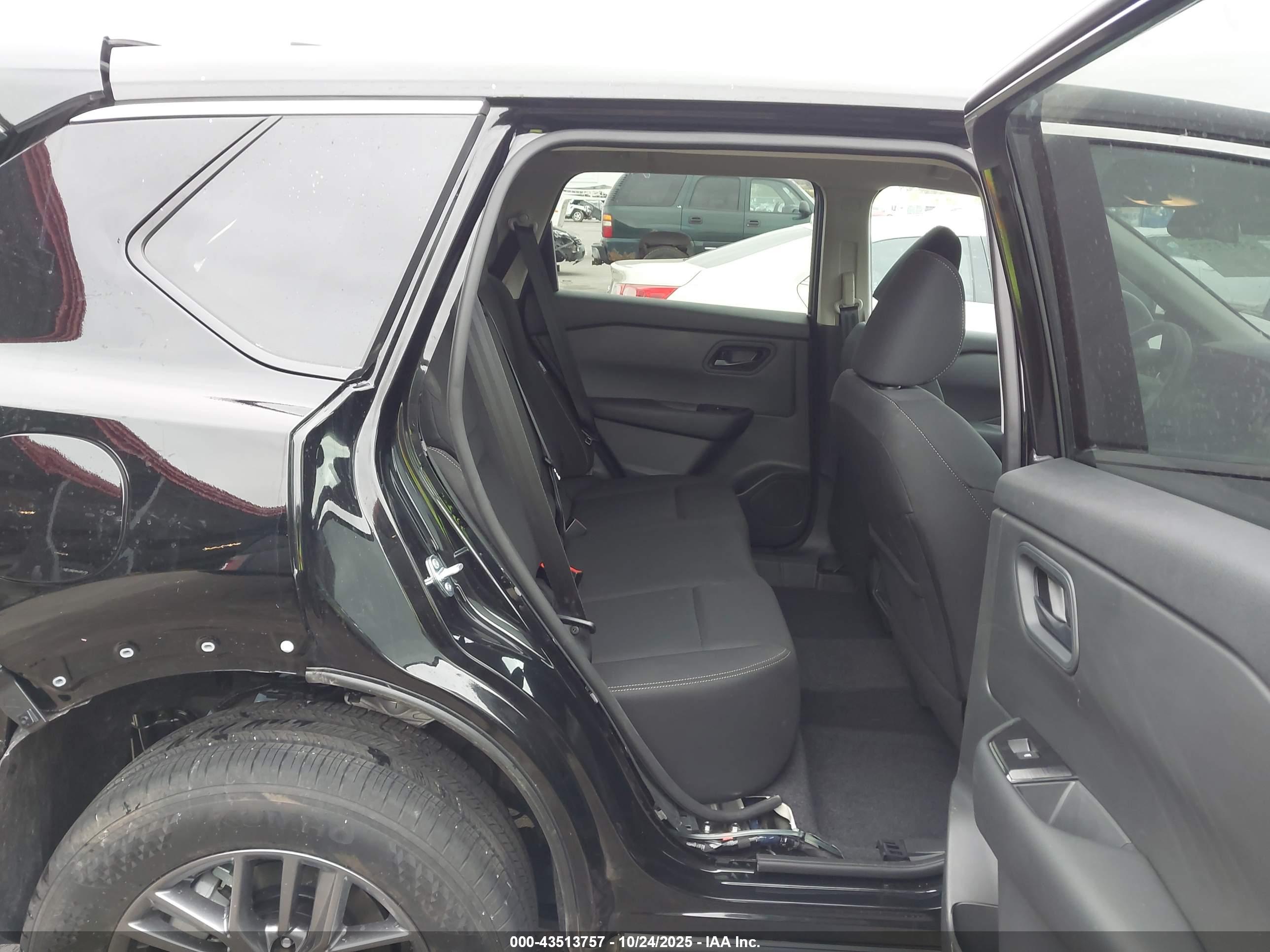 NISSAN ROGUE image 8