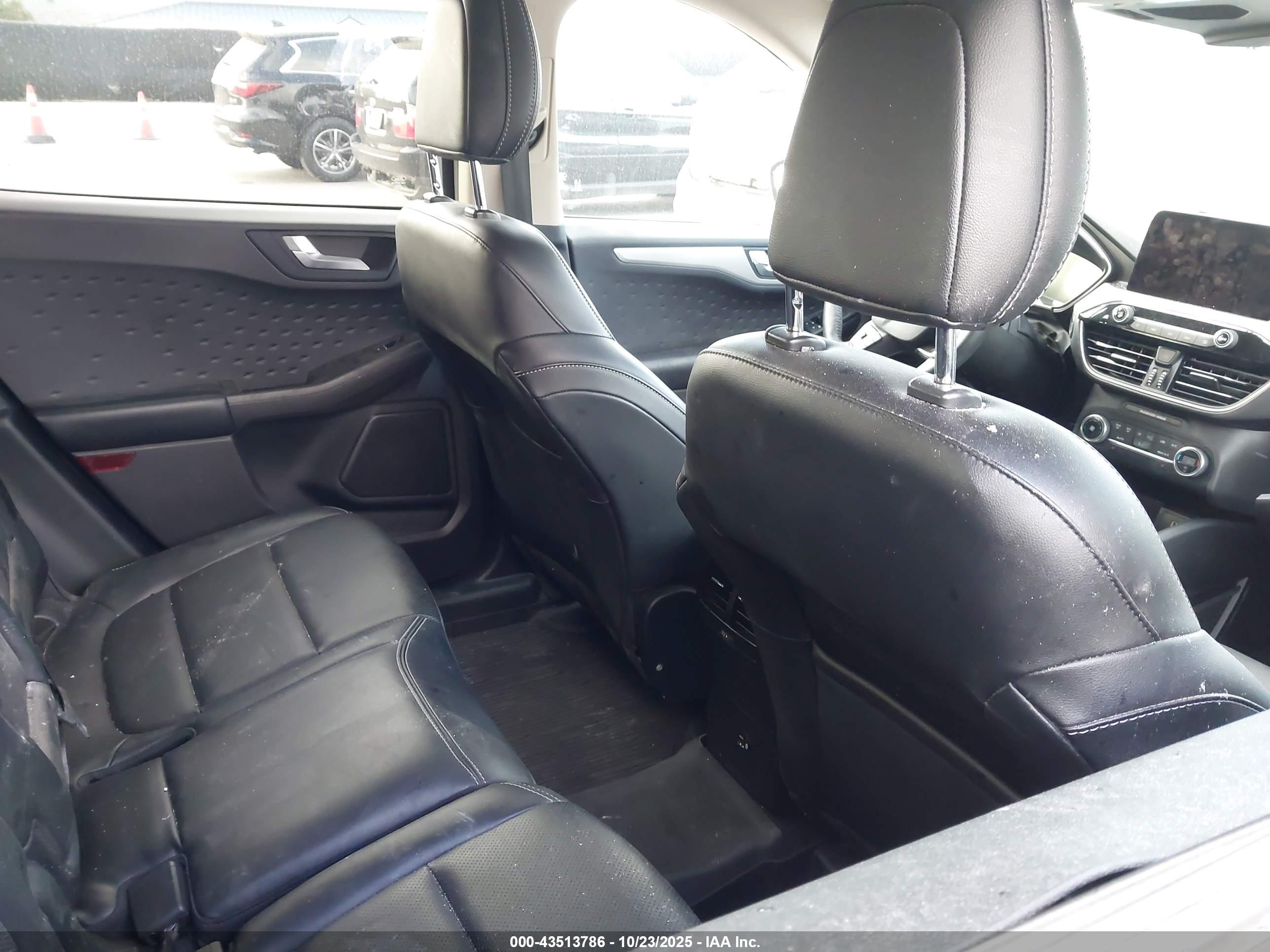 FORD ESCAPE image 8