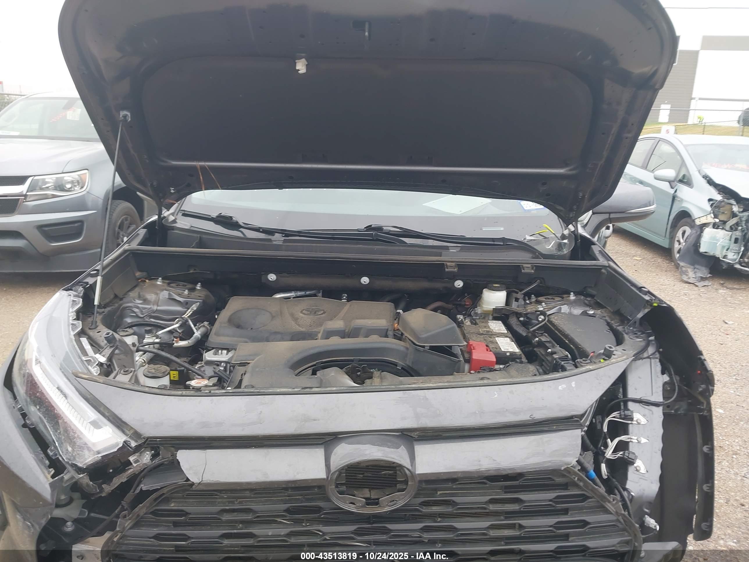 TOYOTA RAV4 image 10
