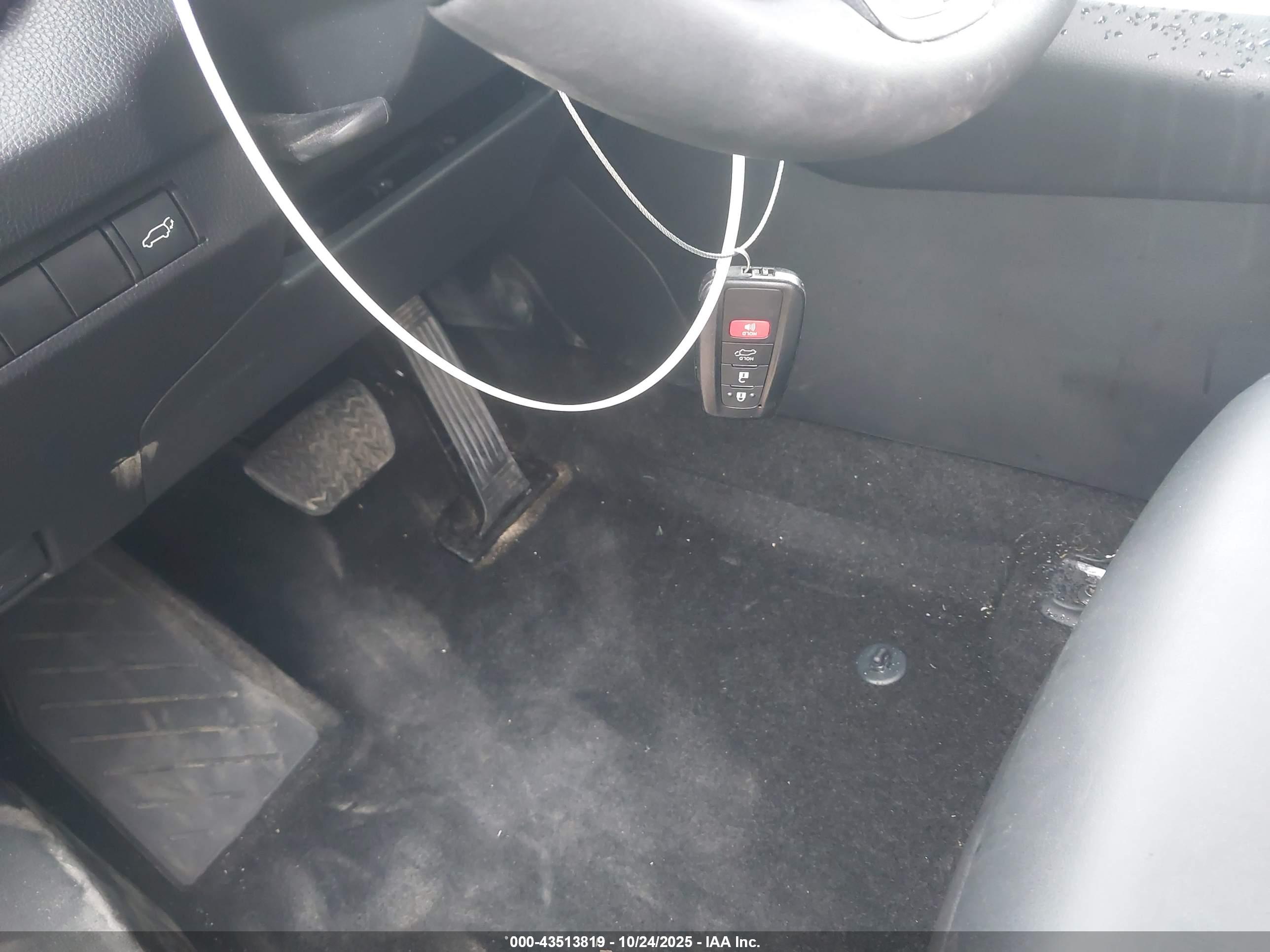 TOYOTA RAV4 image 11