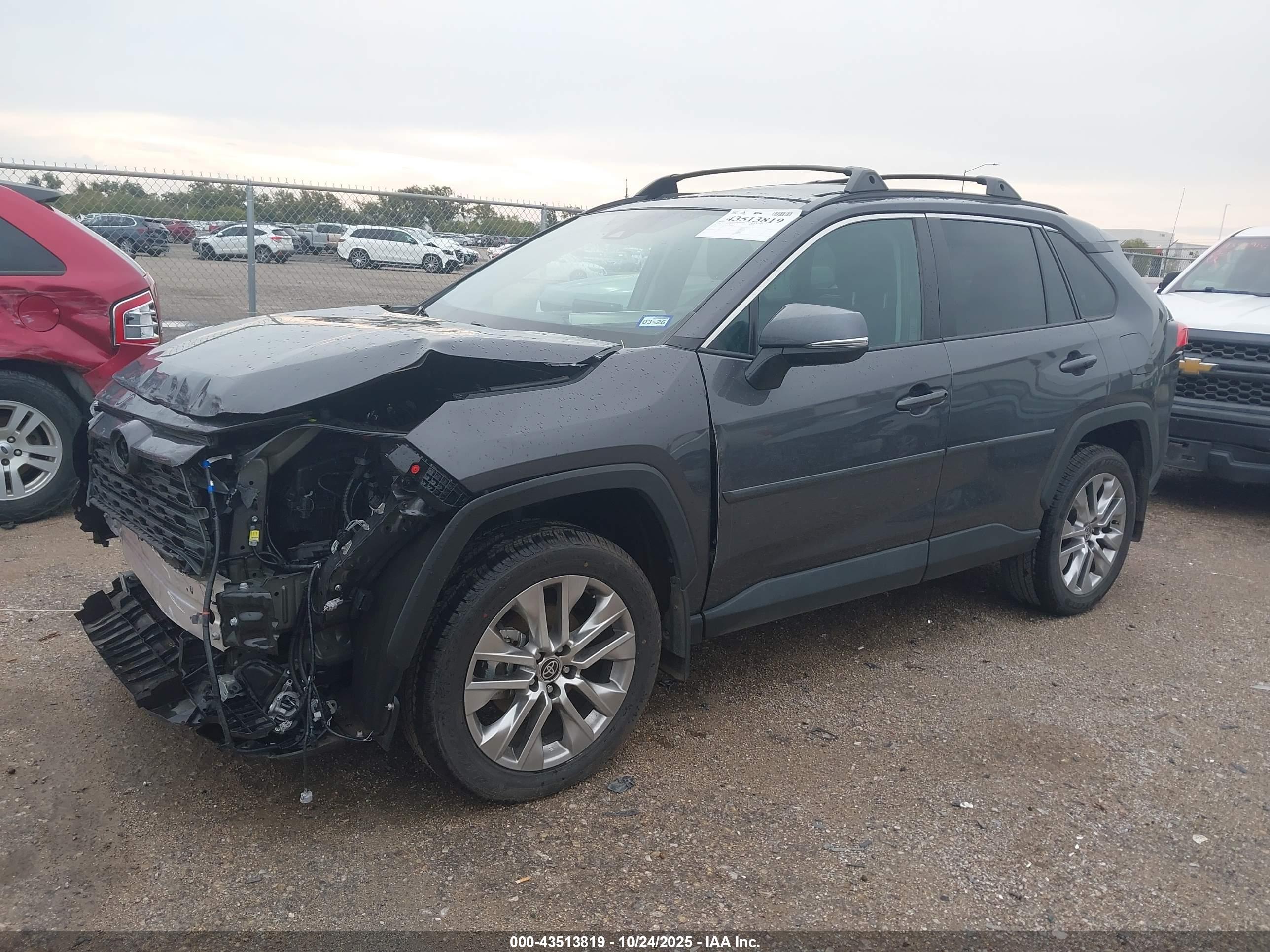 TOYOTA RAV4 image 2