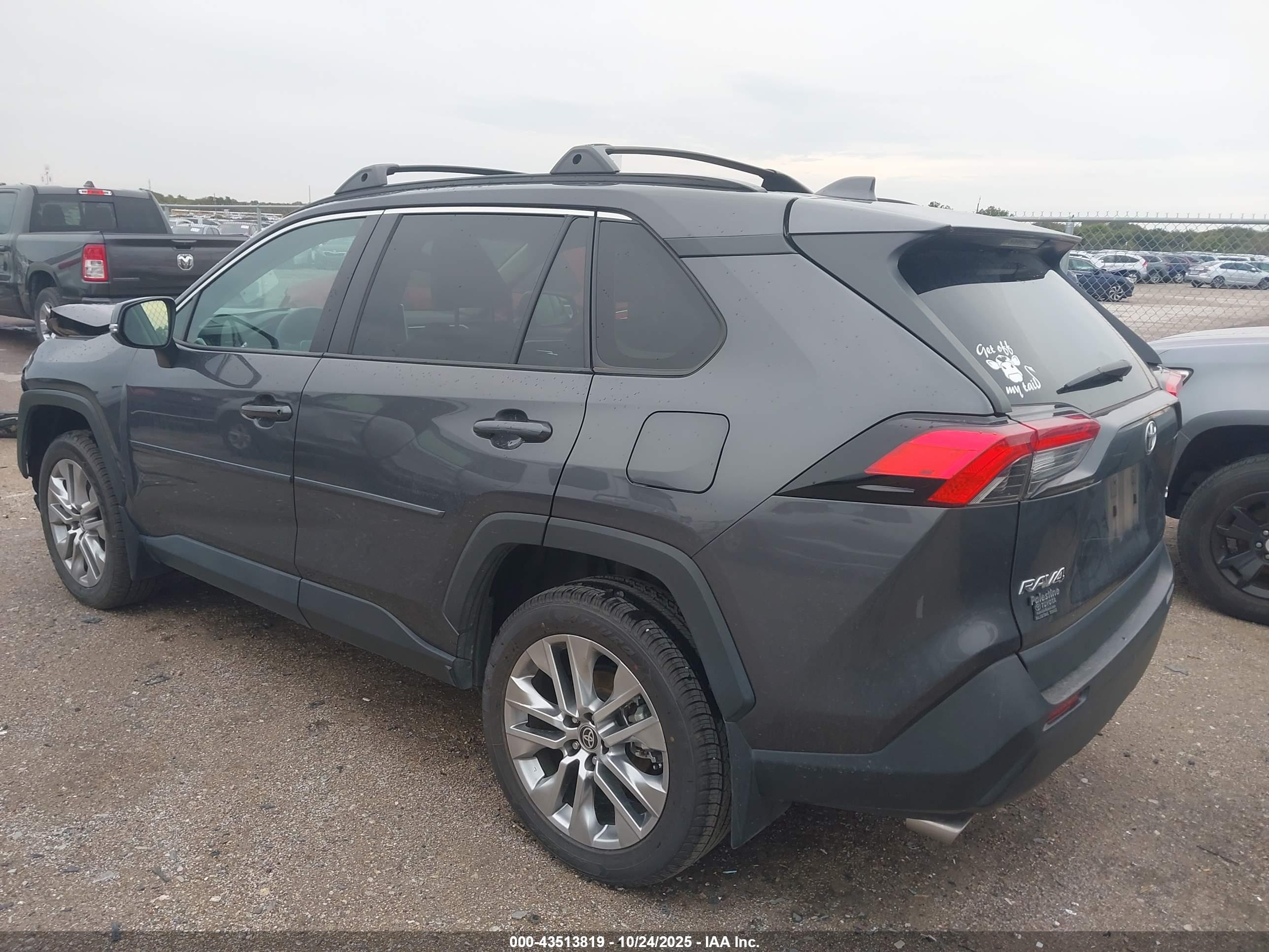 TOYOTA RAV4 image 3