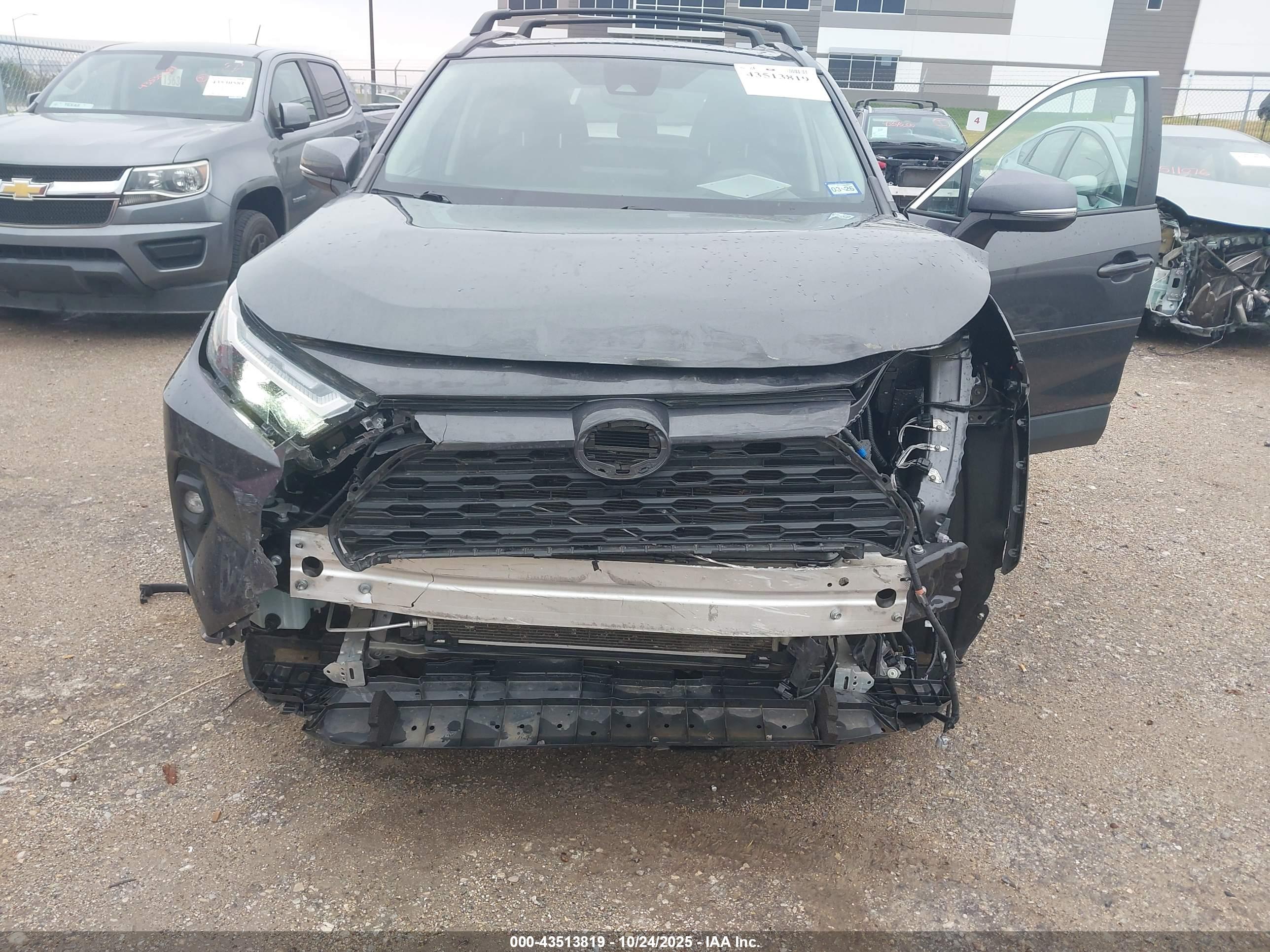 TOYOTA RAV4 image 6