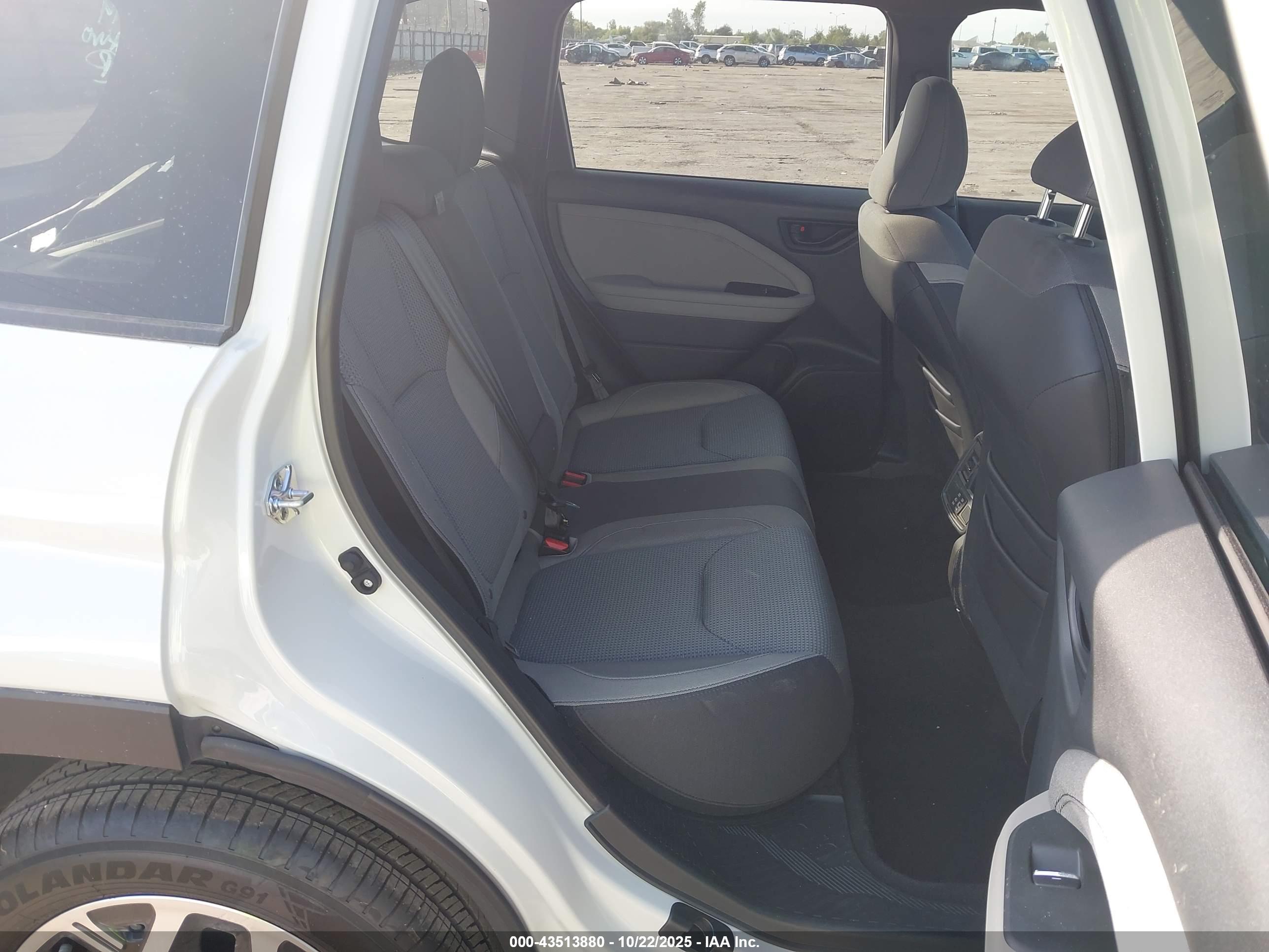 SUBARU FORESTER image 8