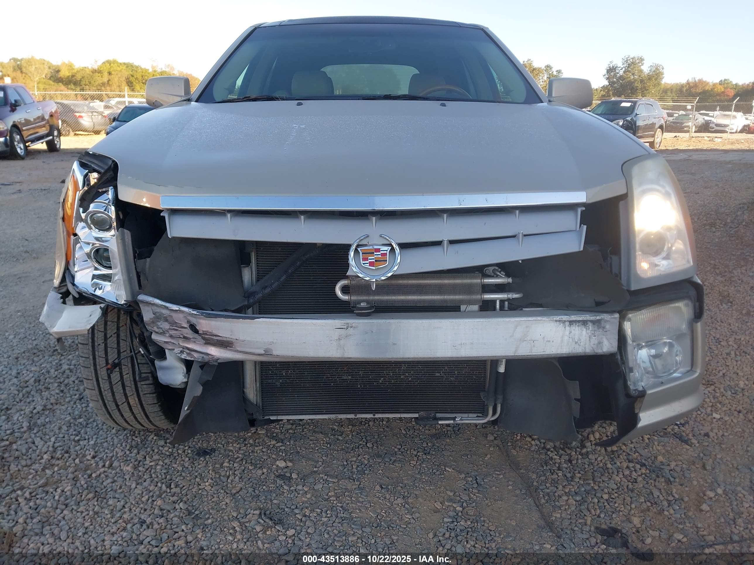 CADILLAC SRX image 6