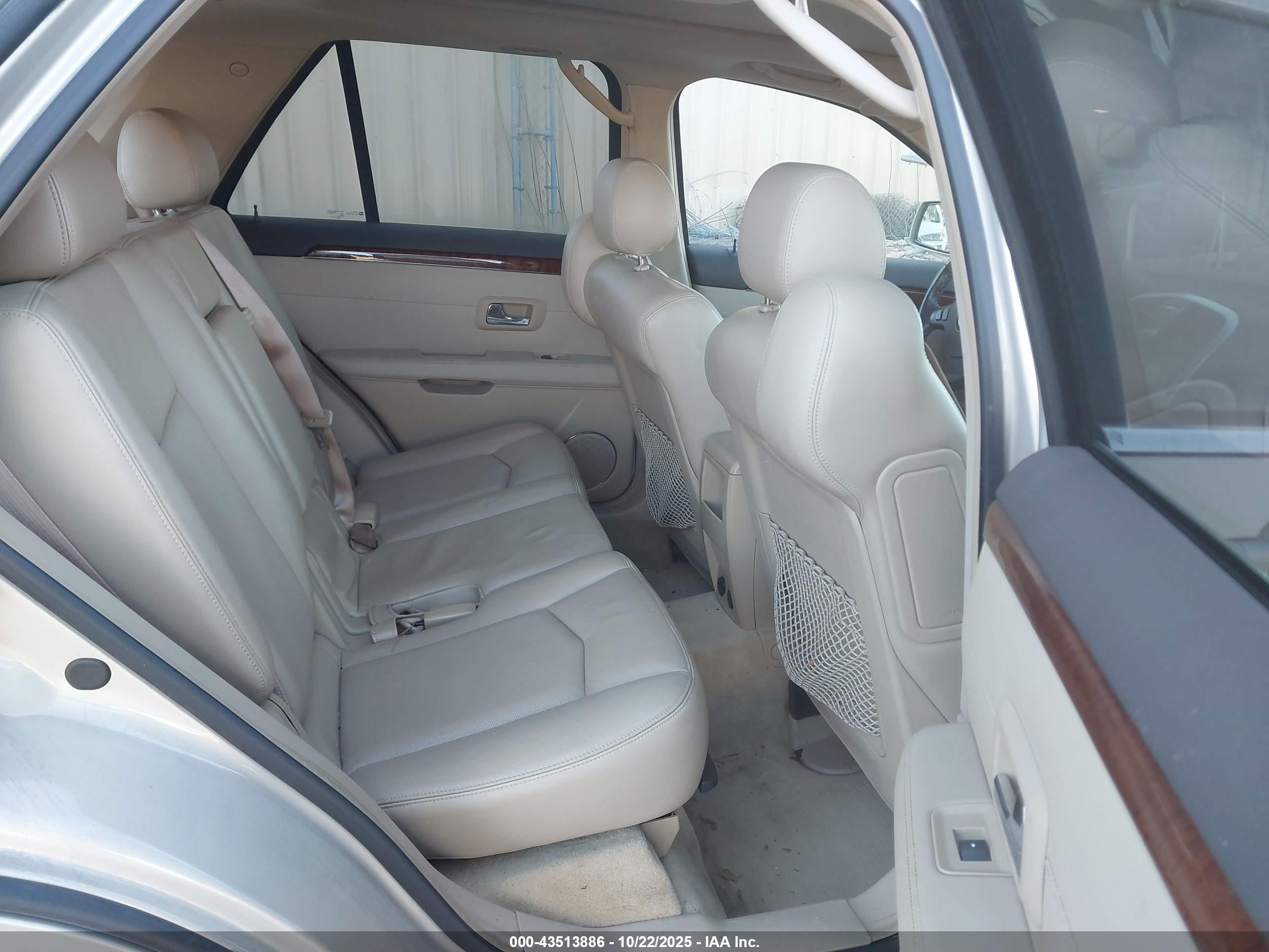 CADILLAC SRX image 8