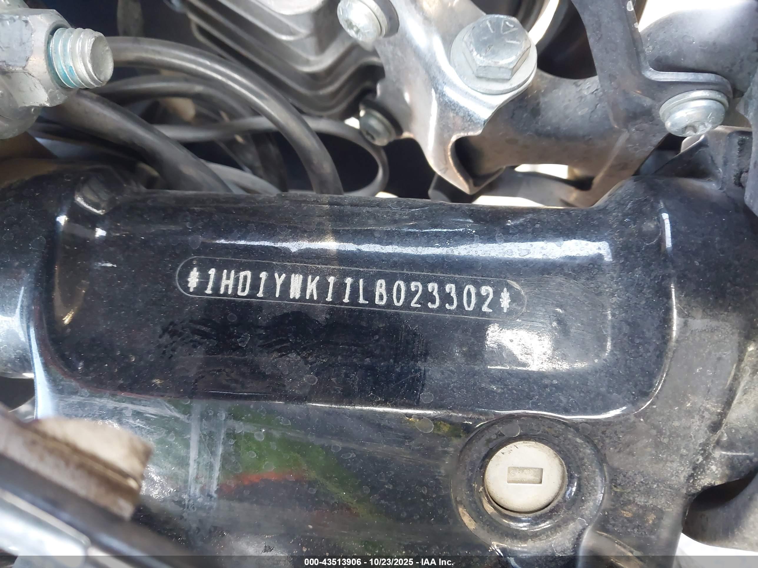 HARLEY-DAVIDSON FXLRS image 10