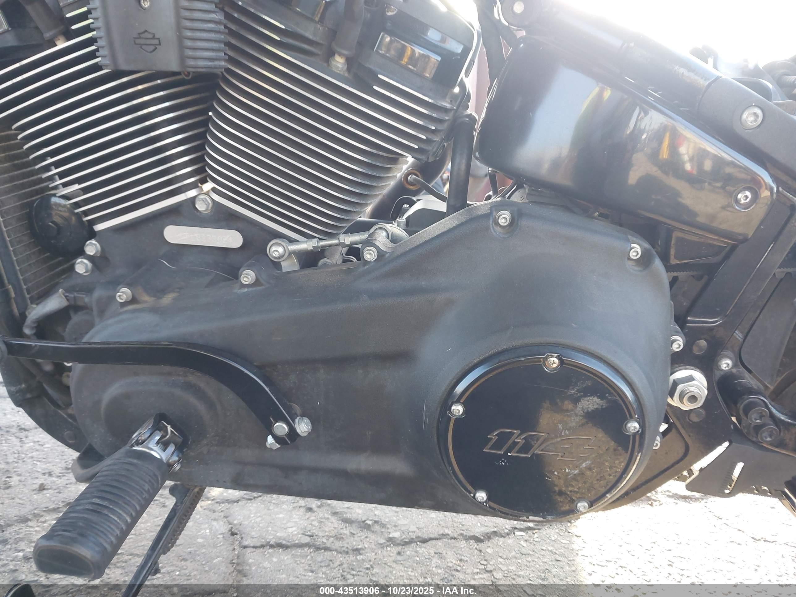 HARLEY-DAVIDSON FXLRS image 9