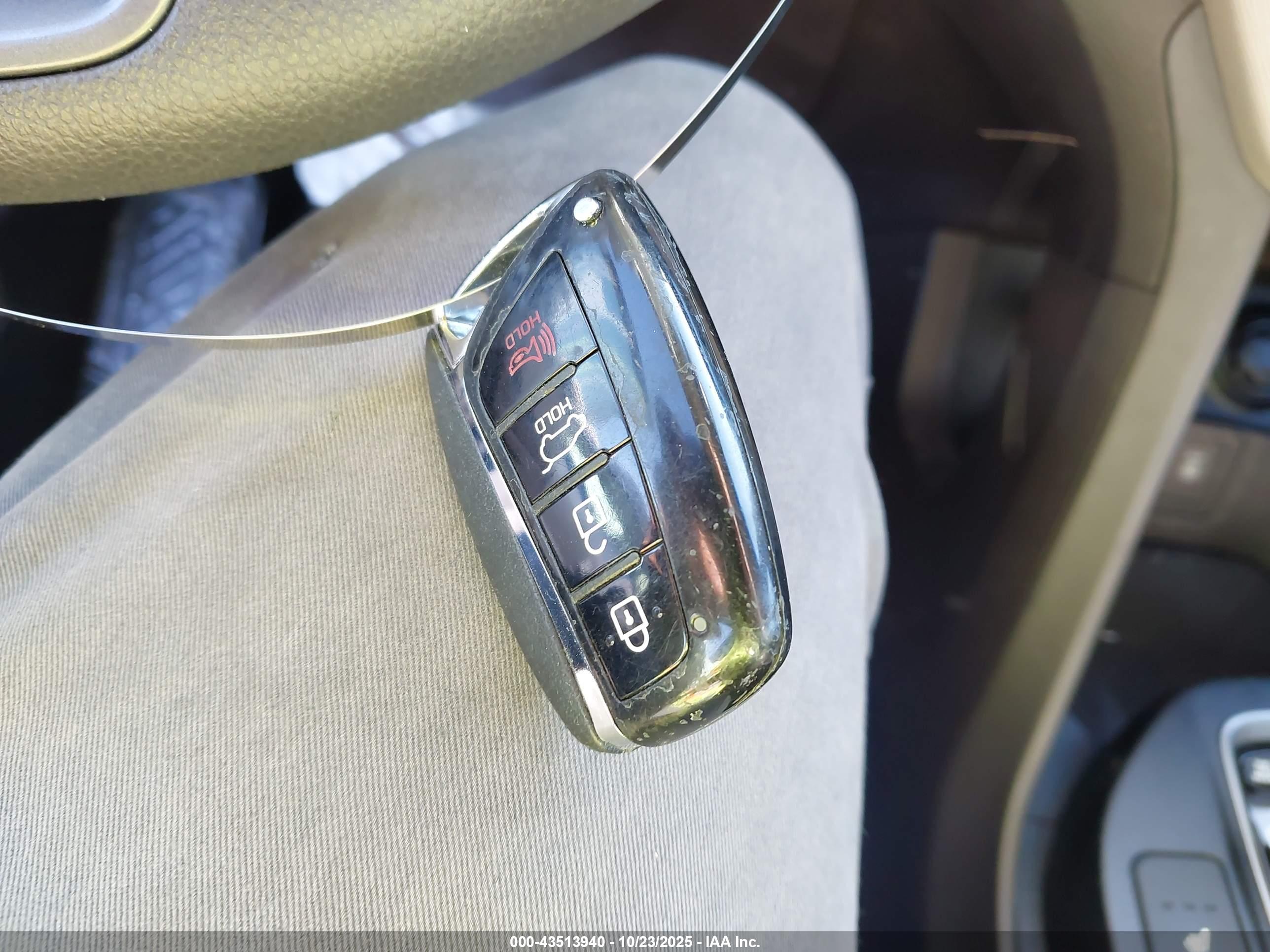 HYUNDAI SANTA image 11