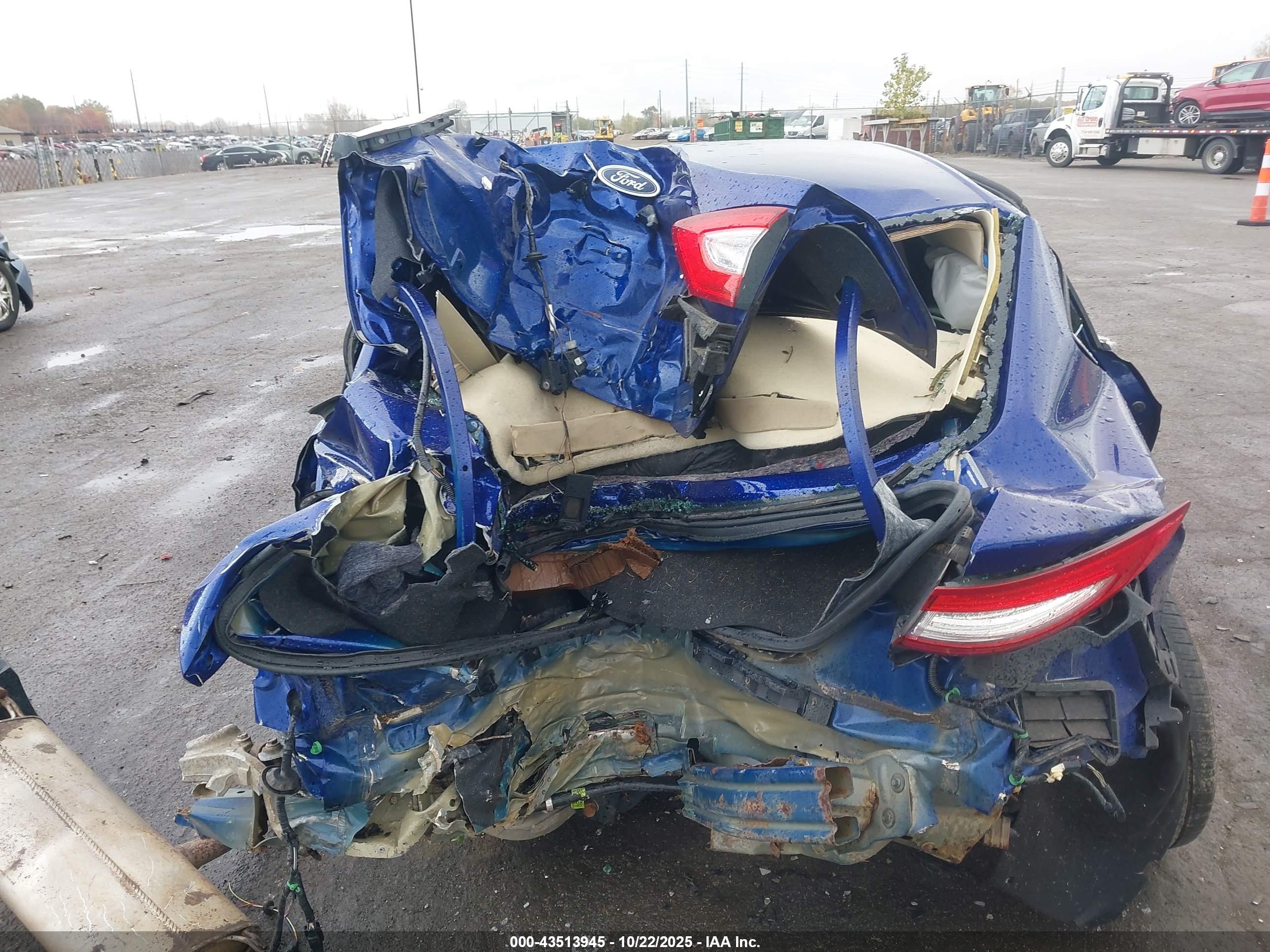 FORD FUSION image 6