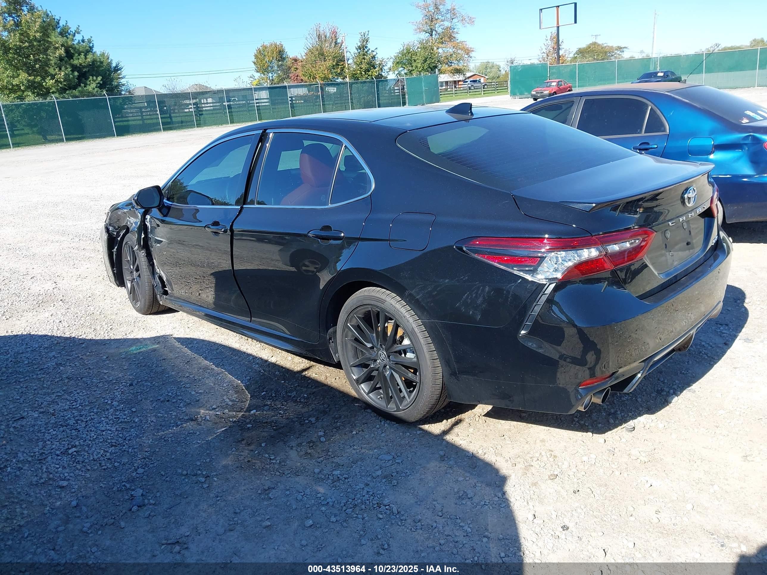TOYOTA CAMRY image 3