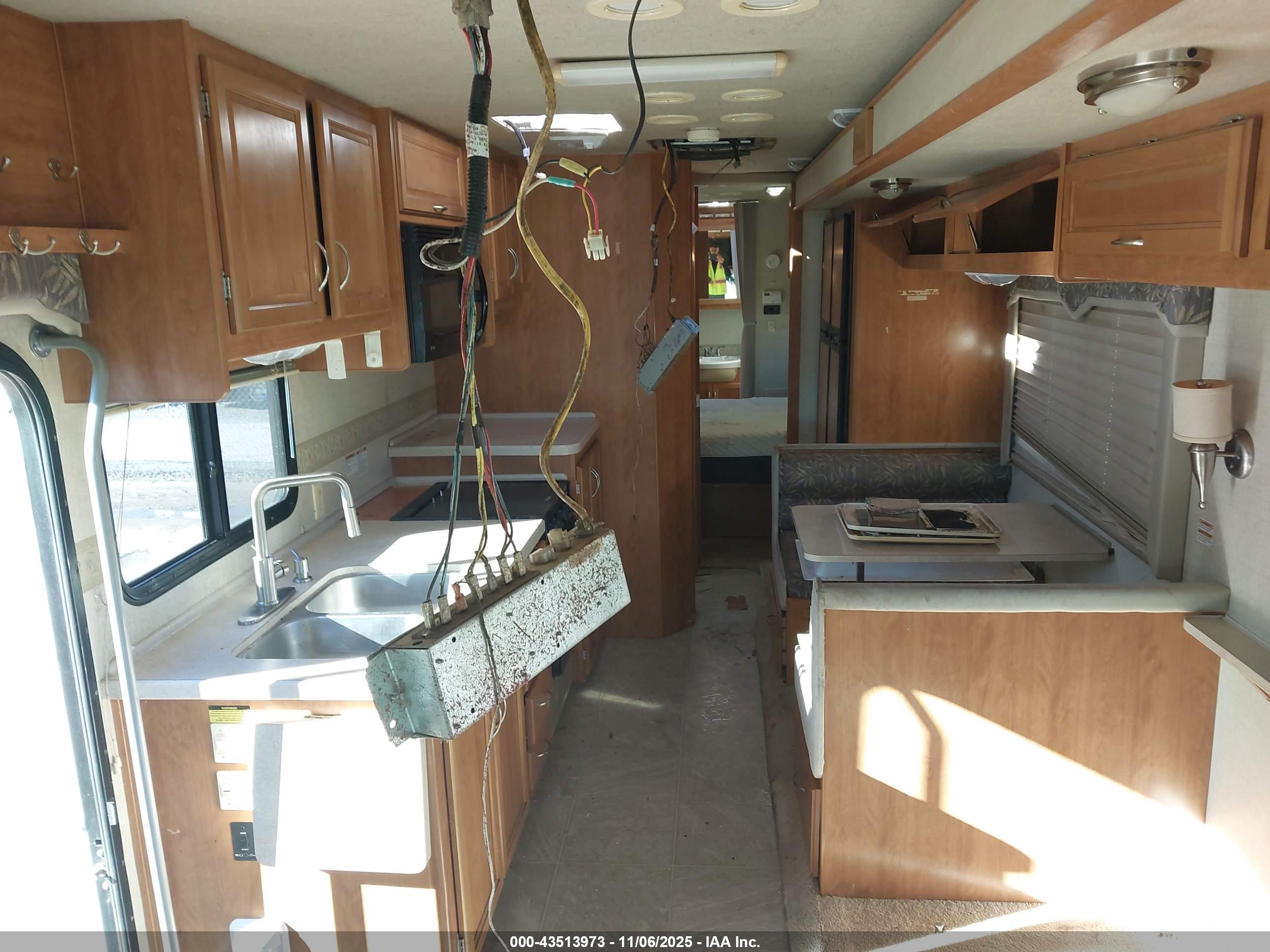 FORD F550 image 8