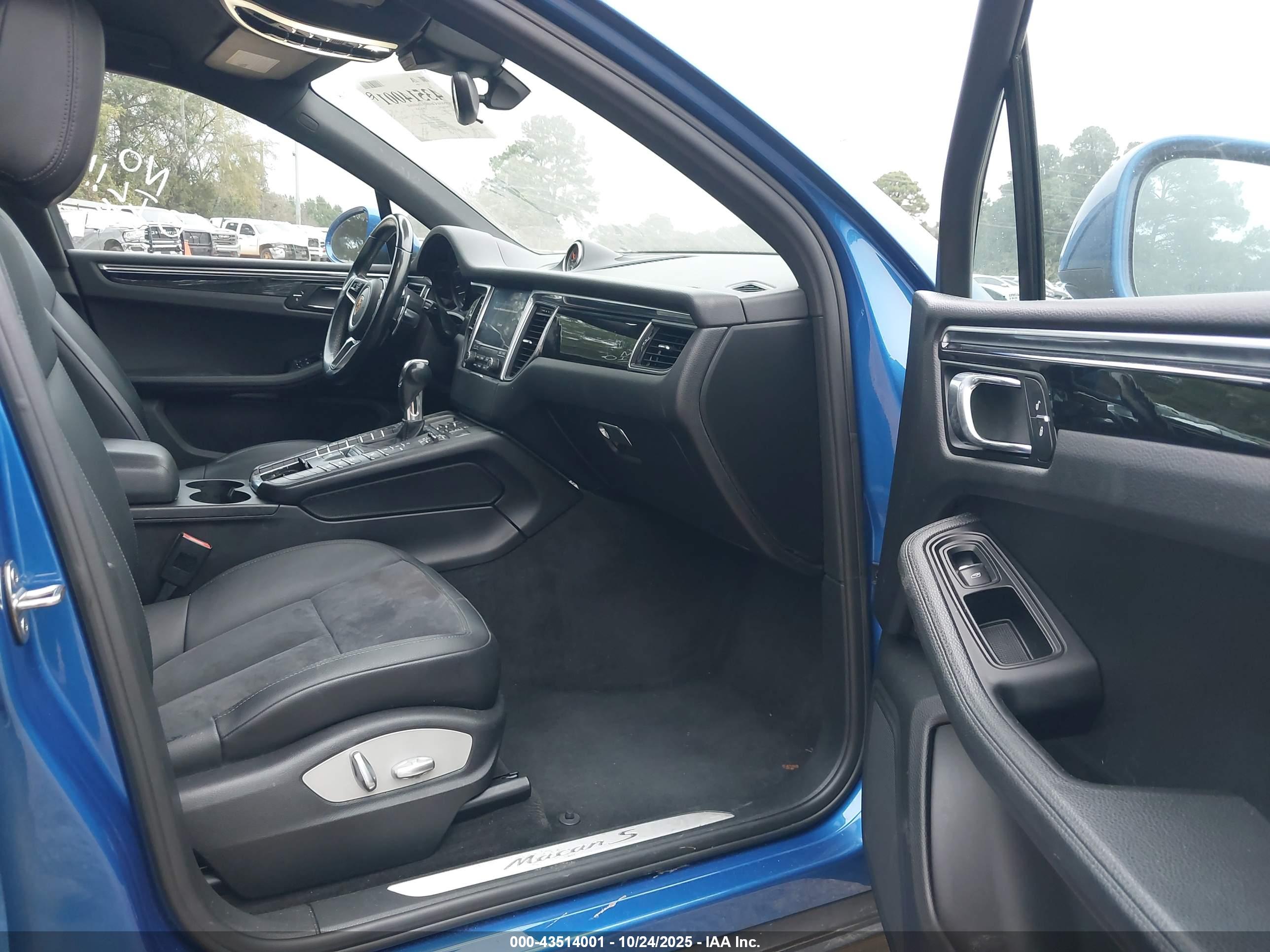 PORSCHE MACAN image 5