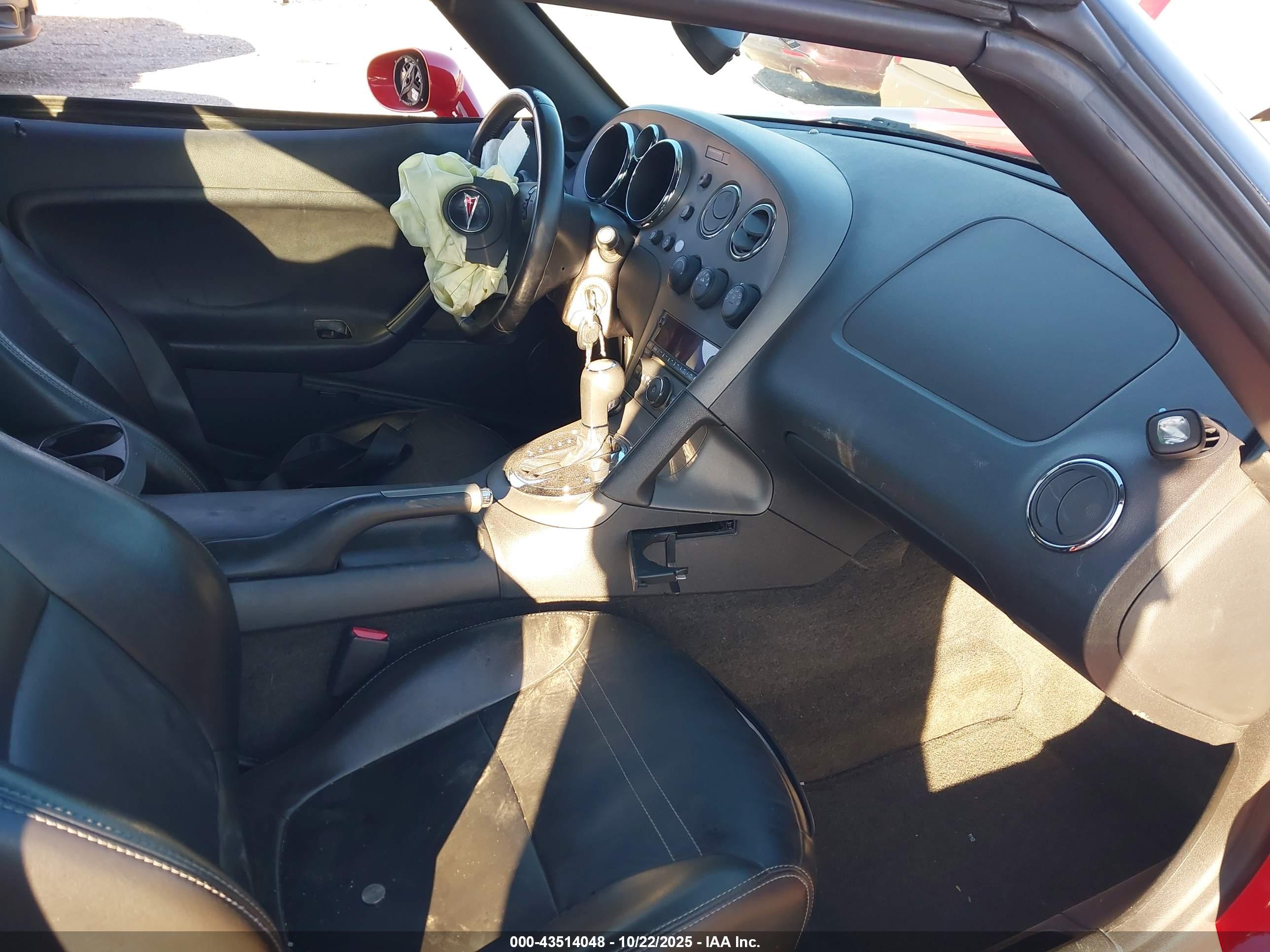 PONTIAC SOLSTICE image 5