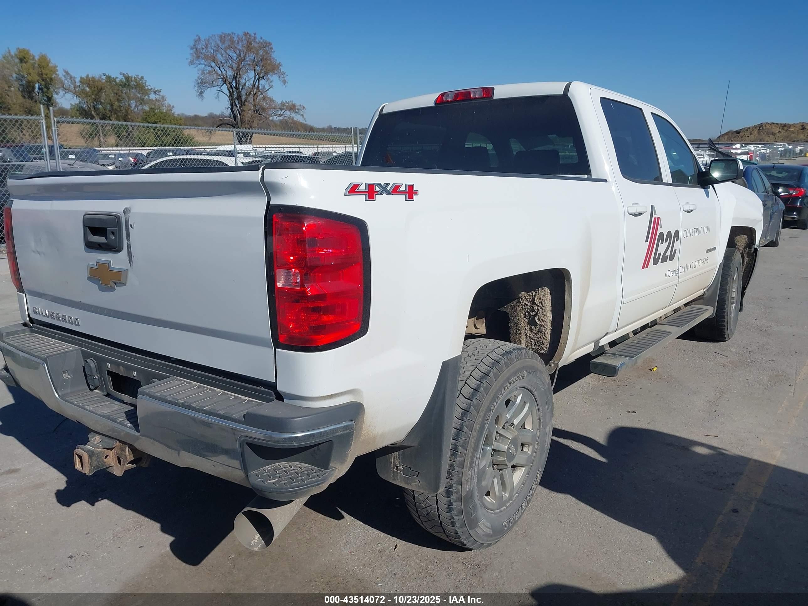 CHEVROLET SILVERADO image 4