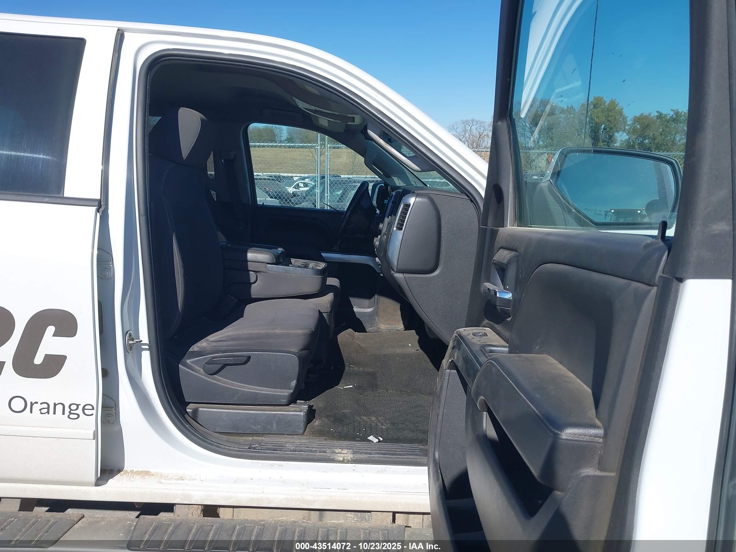 CHEVROLET SILVERADO image 5
